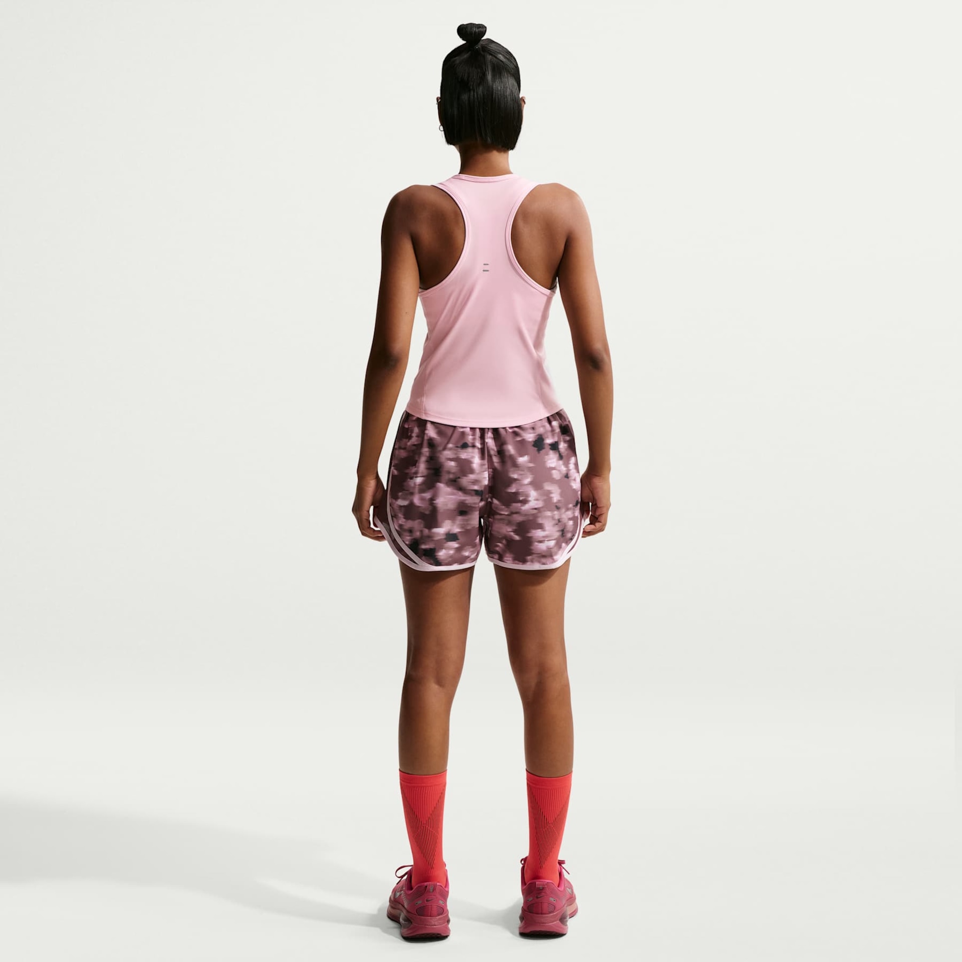 Regata Dri-FIT Nike Swoosh Run Feminina - Foto 5