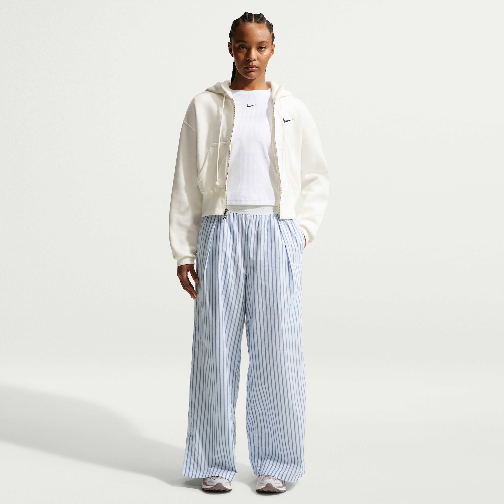 Imagem principal de Calça Nike Sportswear Woven Stripe Feminina