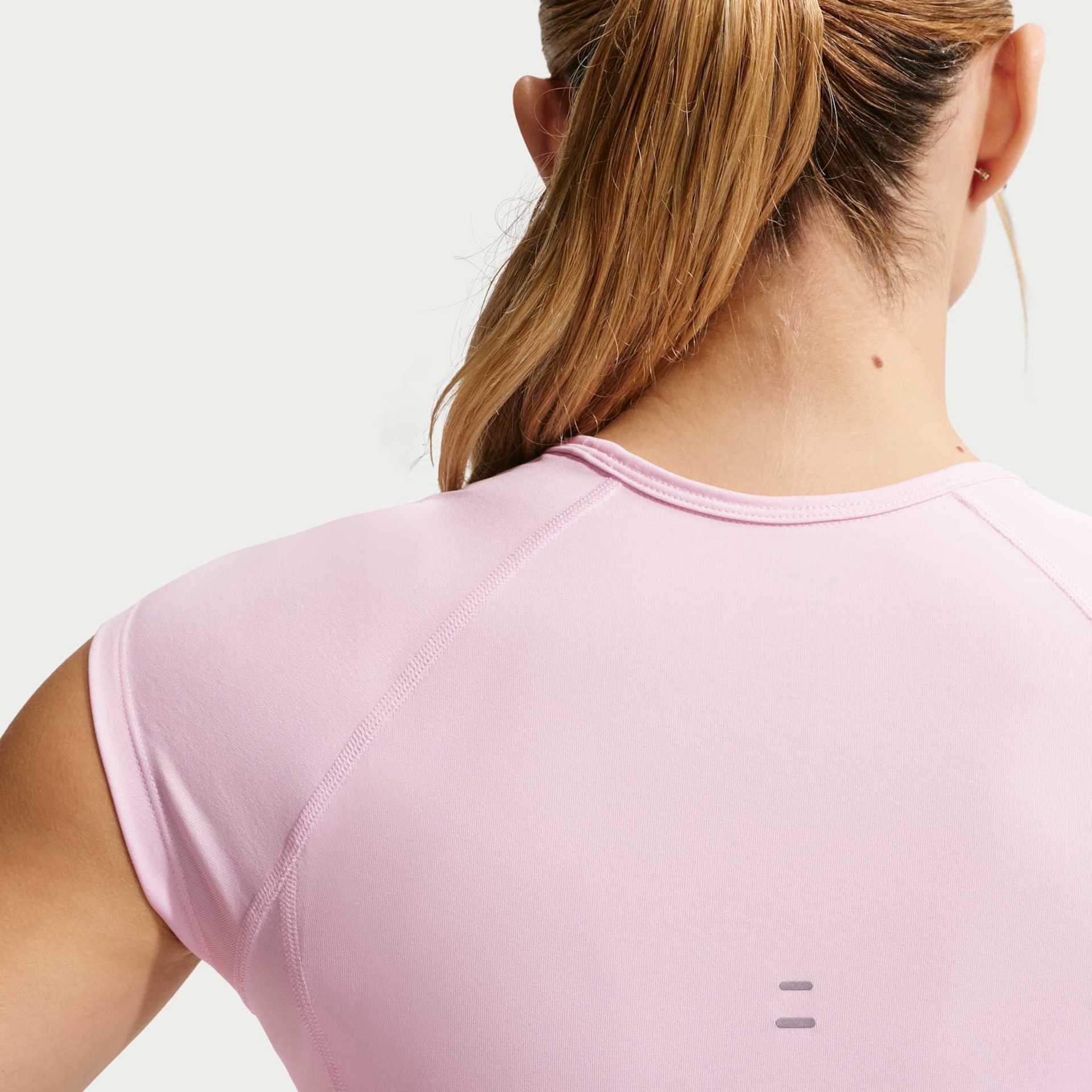 Camiseta Cropped Dri-FIT Nike Tempo Swoosh Feminina - Foto 2
