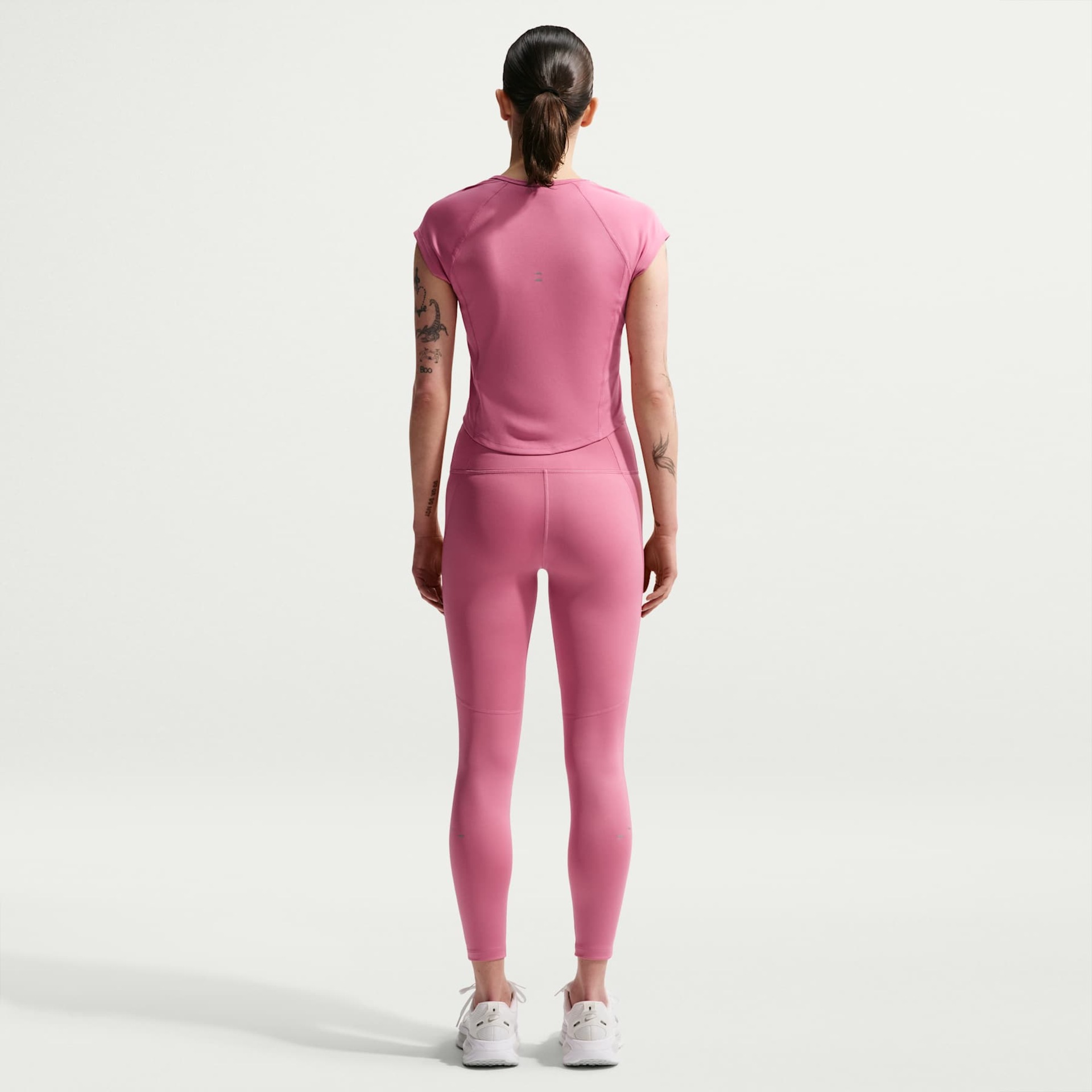 Camiseta Cropped Dri-FIT Nike Tempo Swoosh Feminina - Foto 5