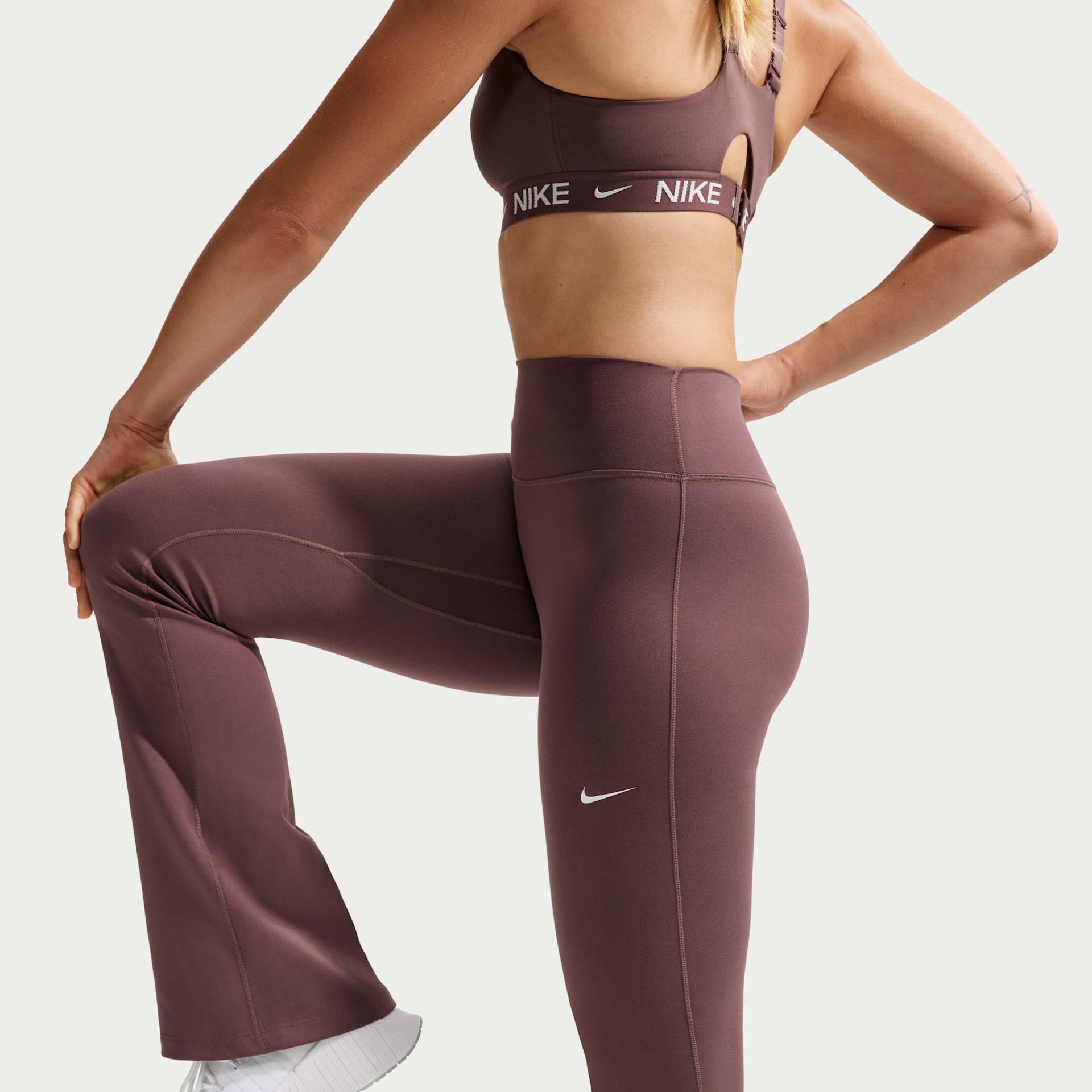 Legging Dri-FIT Nike One Flare Feminina - Foto 4