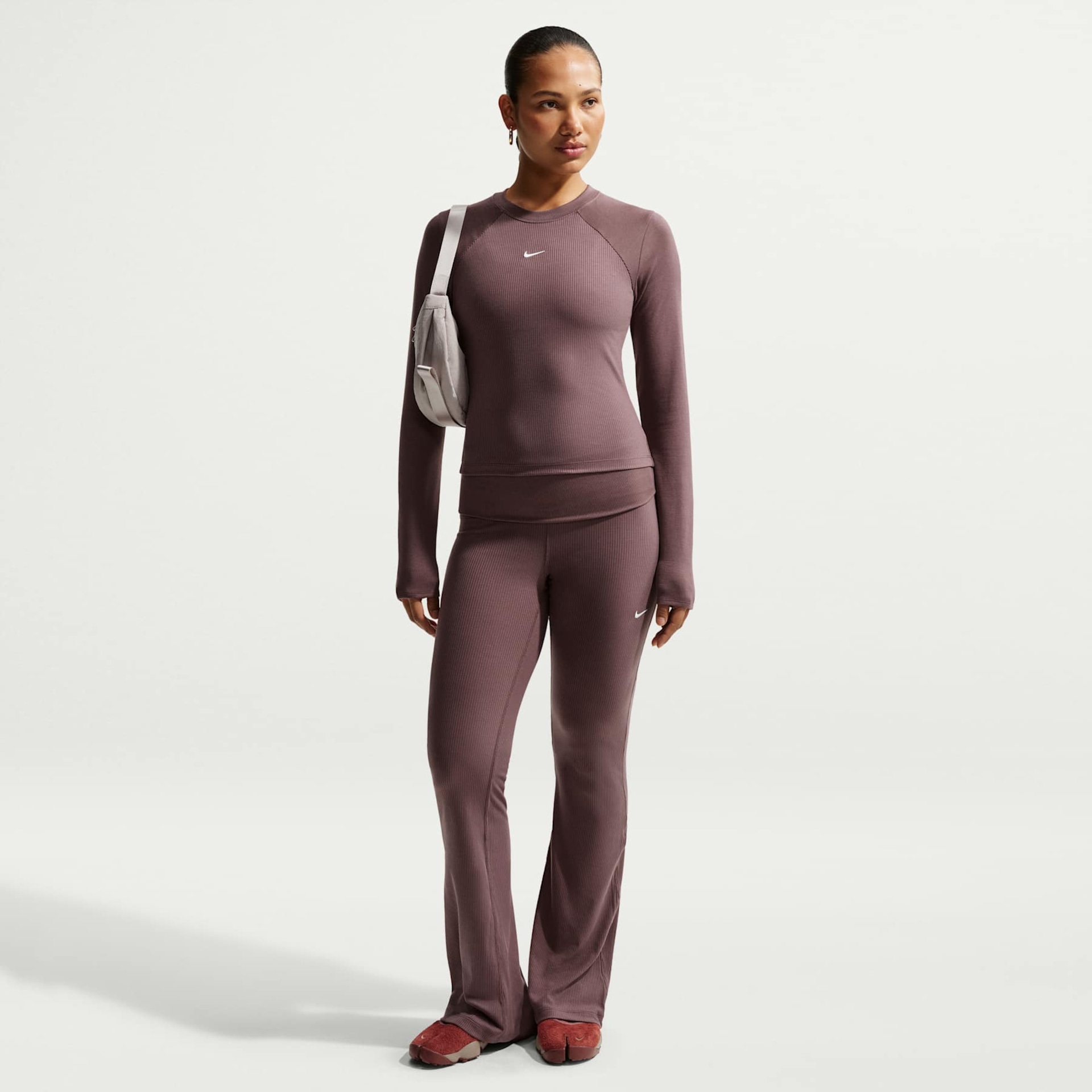 Camiseta Nike Sportswear Chill Knit Manga Longa Feminina - Foto 4