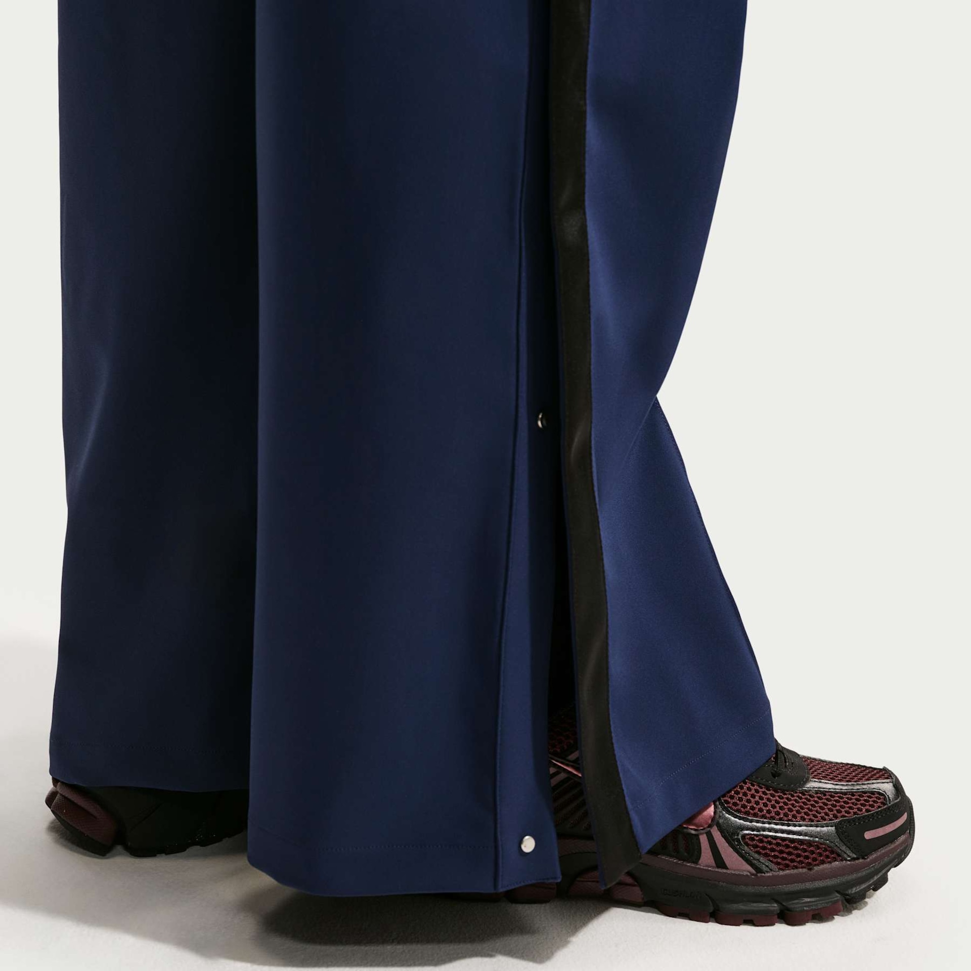 Calça Nike 24.7 Tearaway Woven Feminina - Foto 7