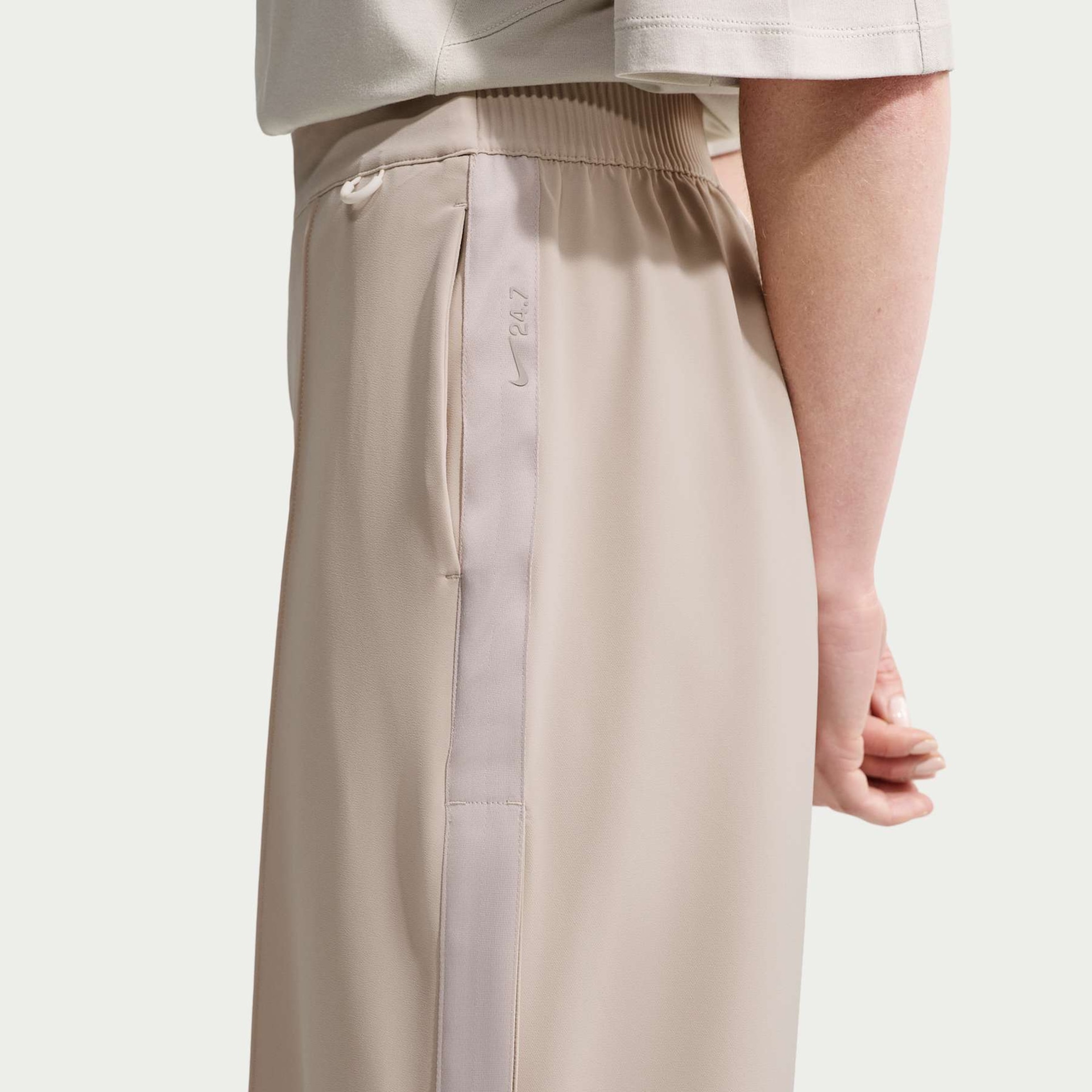 Calça Nike 24.7 Tearaway Woven Feminina - Foto 3