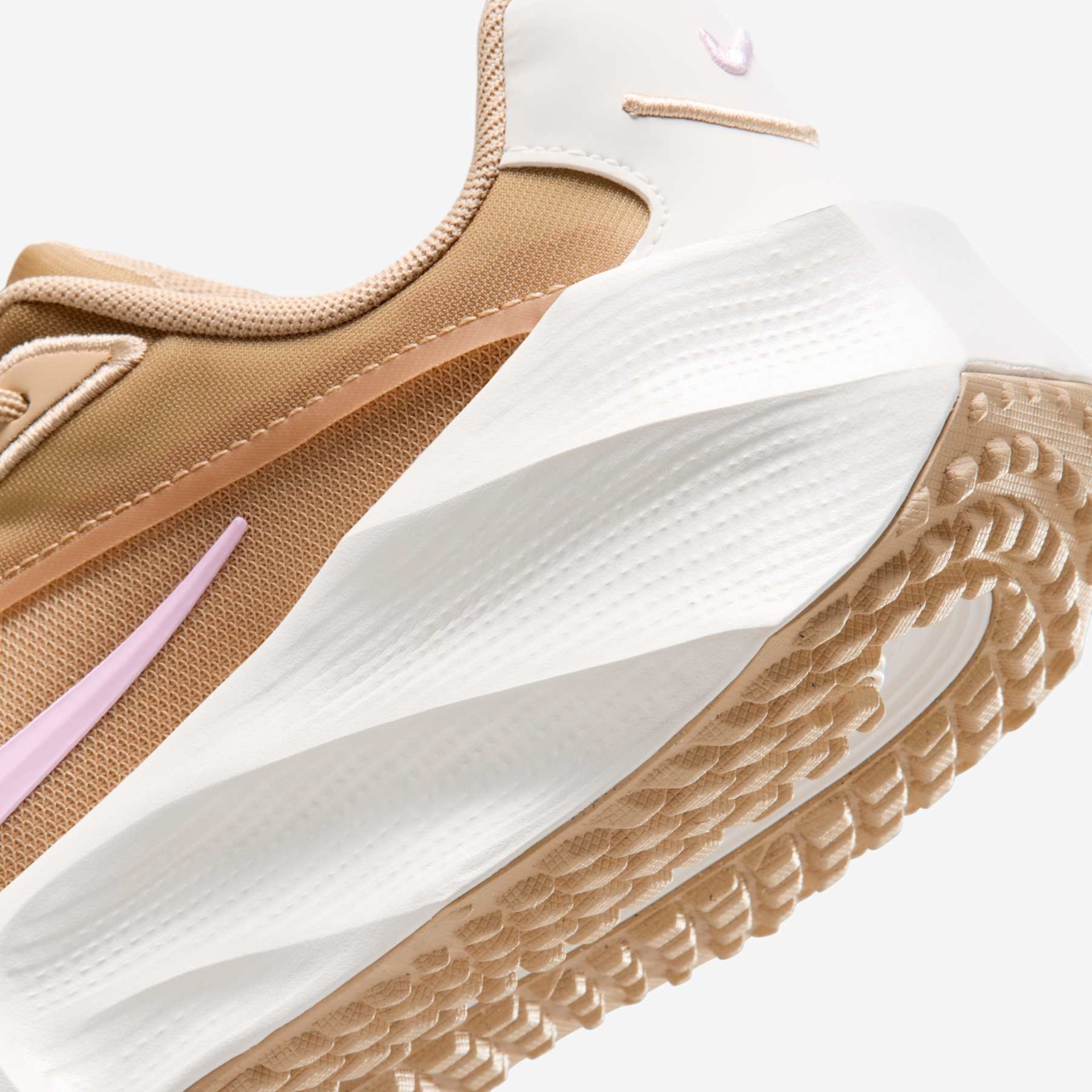 Tênis Nike Aura Edge Feminino - Foto 8