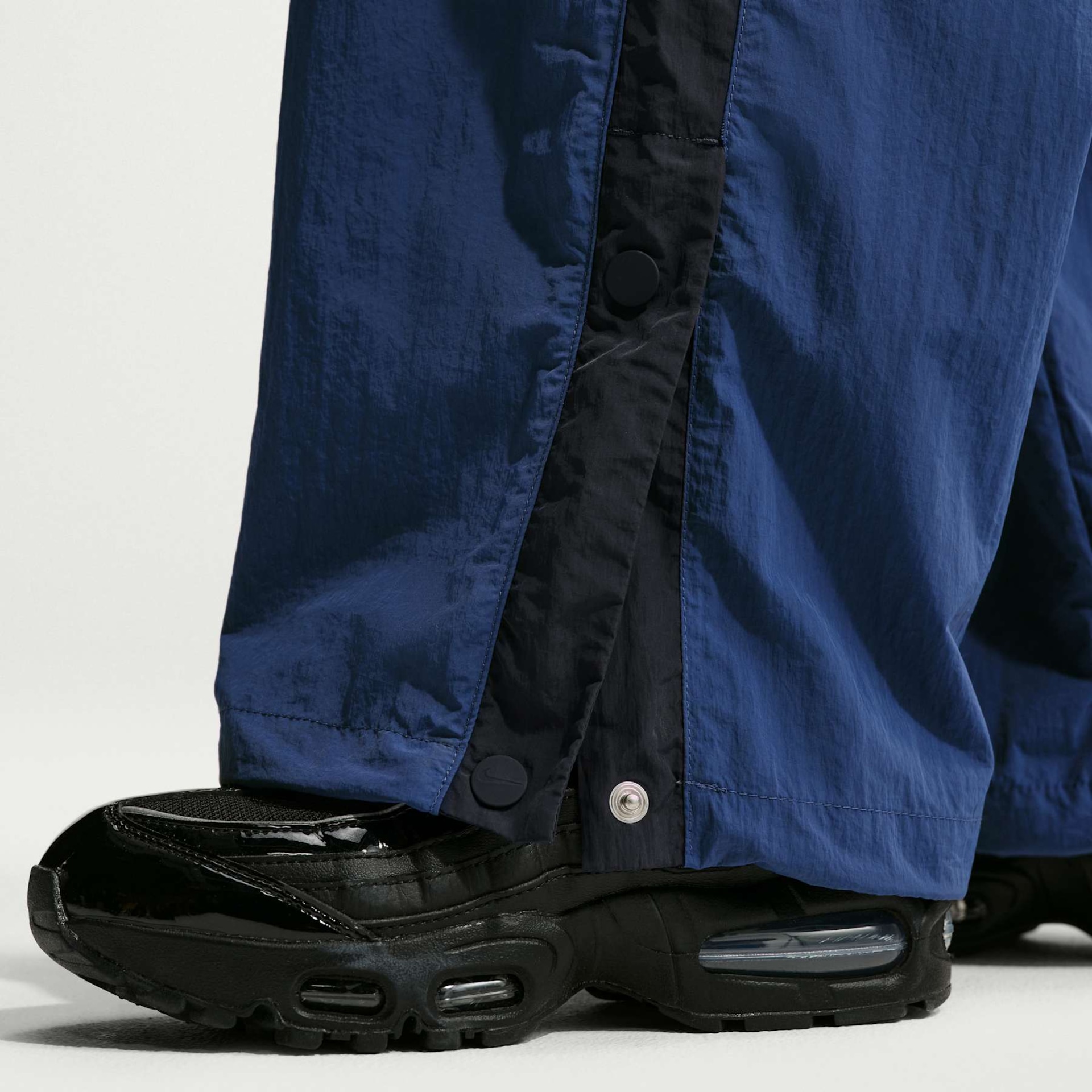 Calça Nike Sportswear Parachute Feminina - Foto 7