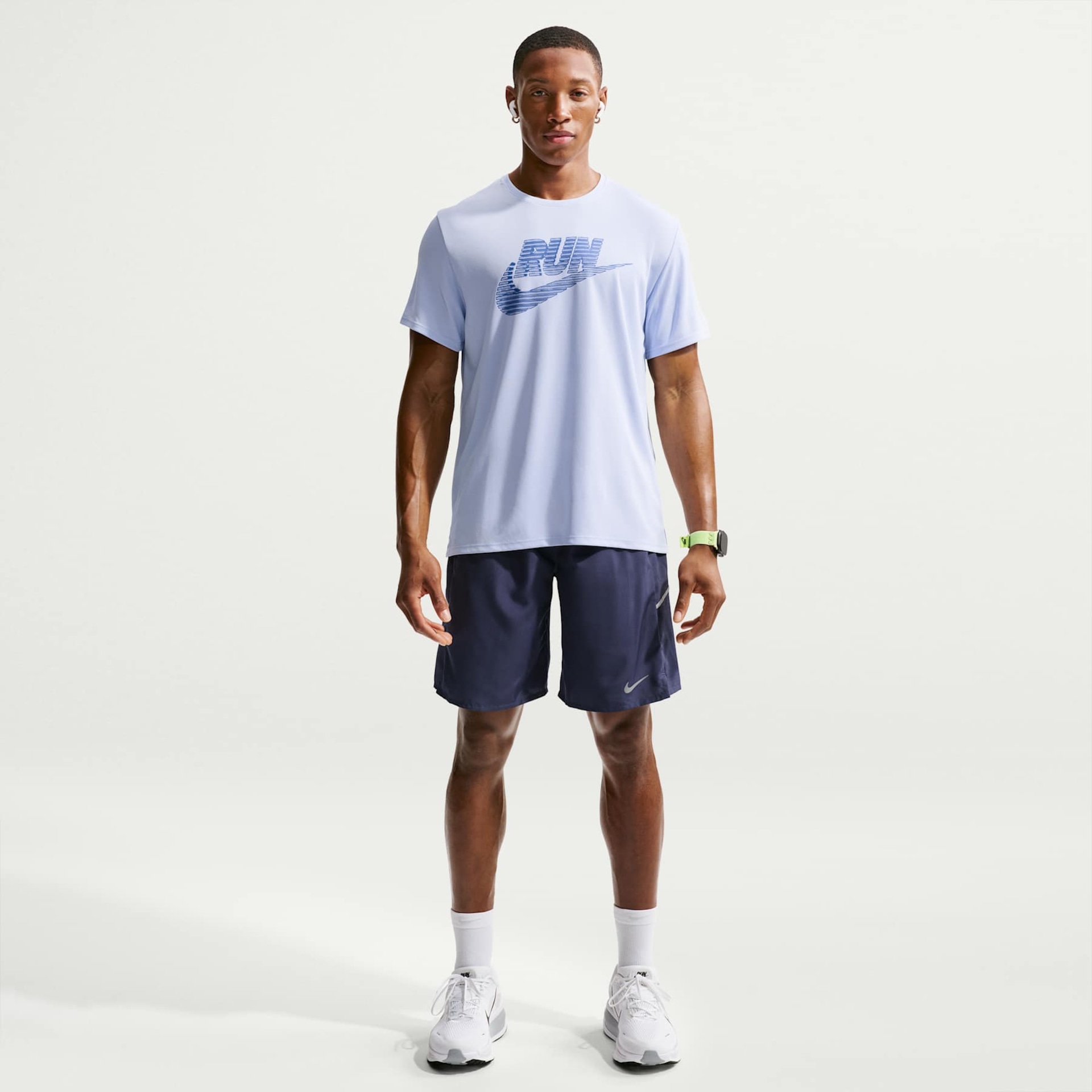 Camiseta Dri-FIT Nike Run Energy Masculina - Foto 4