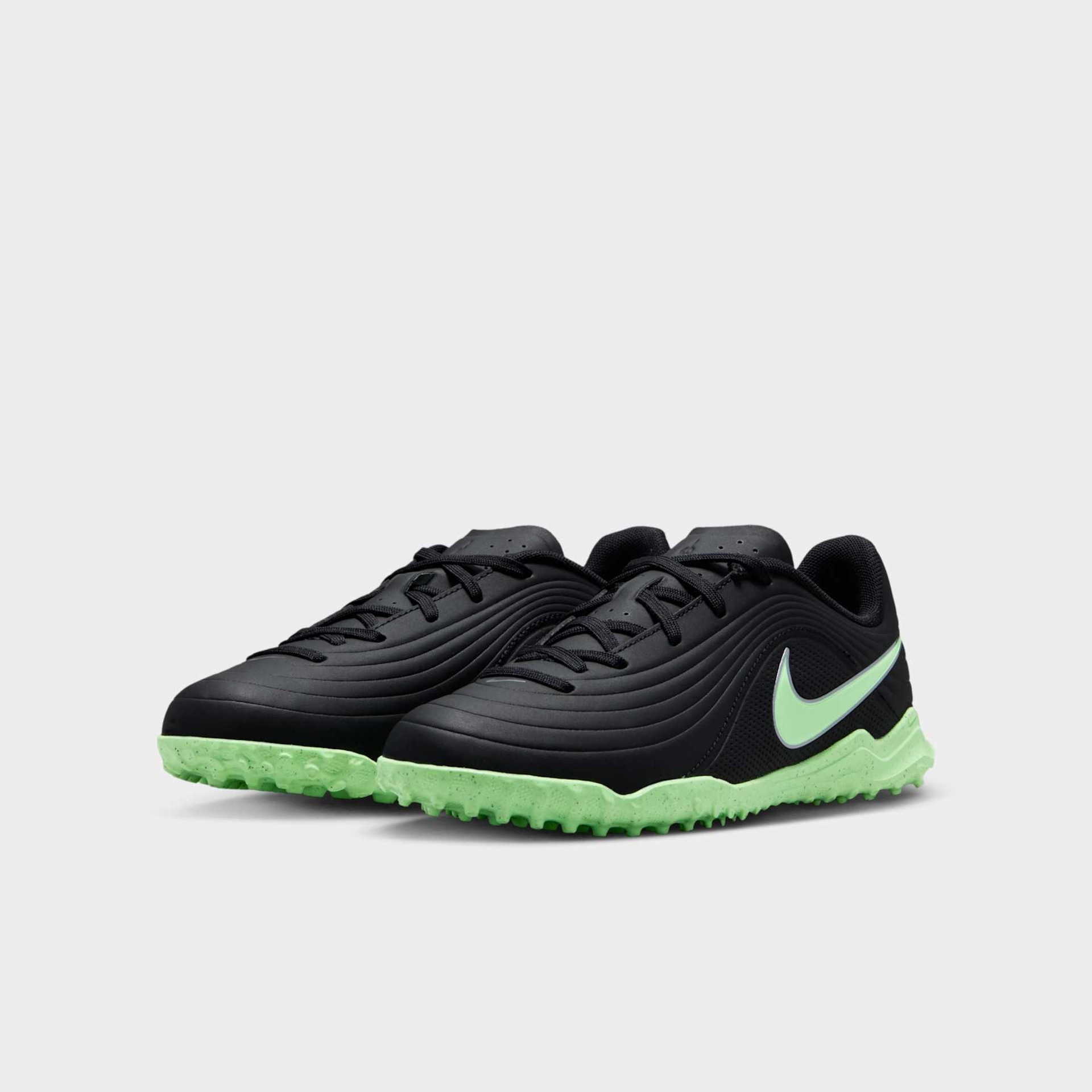 Chuteira Society Nike Tiempo Maestro Club Infantil - Foto 5