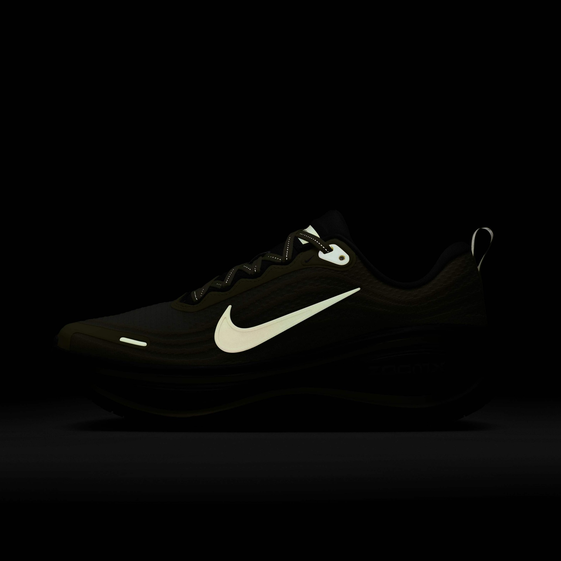 Tênis Nike Vomero Plus SE Feminino - Foto 9