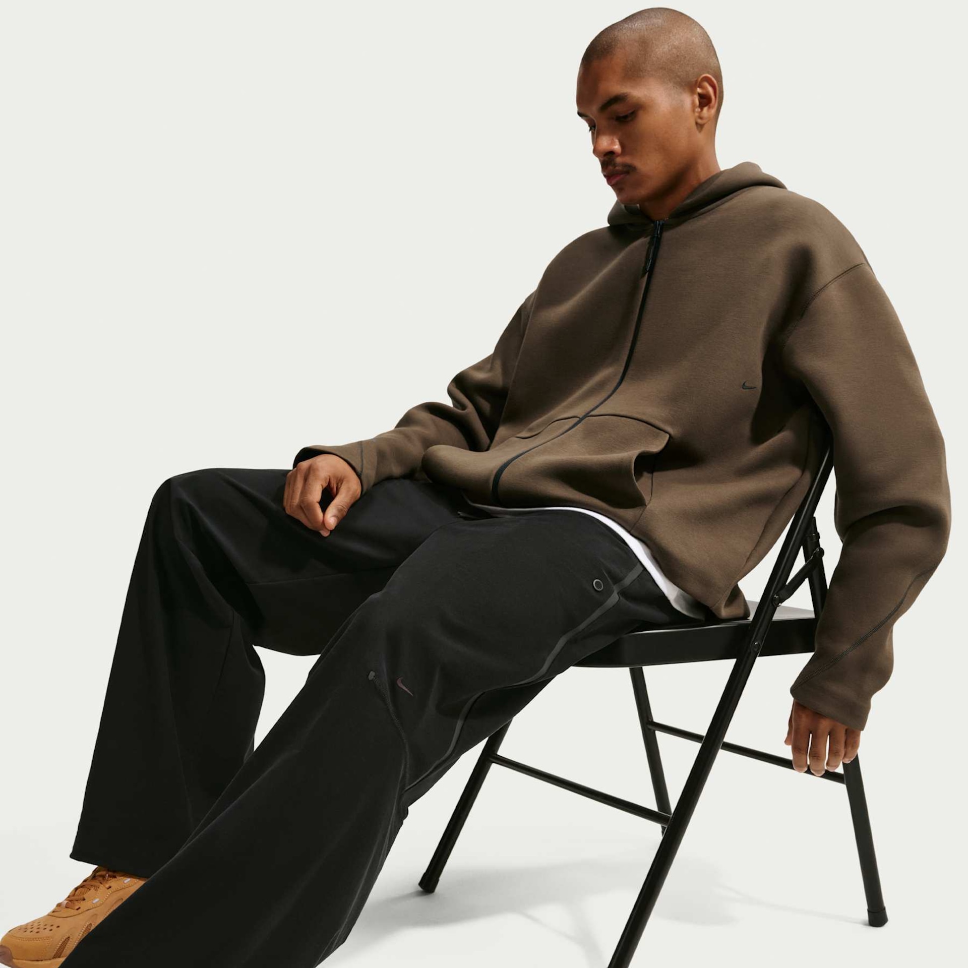 Calça Nike Tech Knit Oversized Masculina - Foto 4