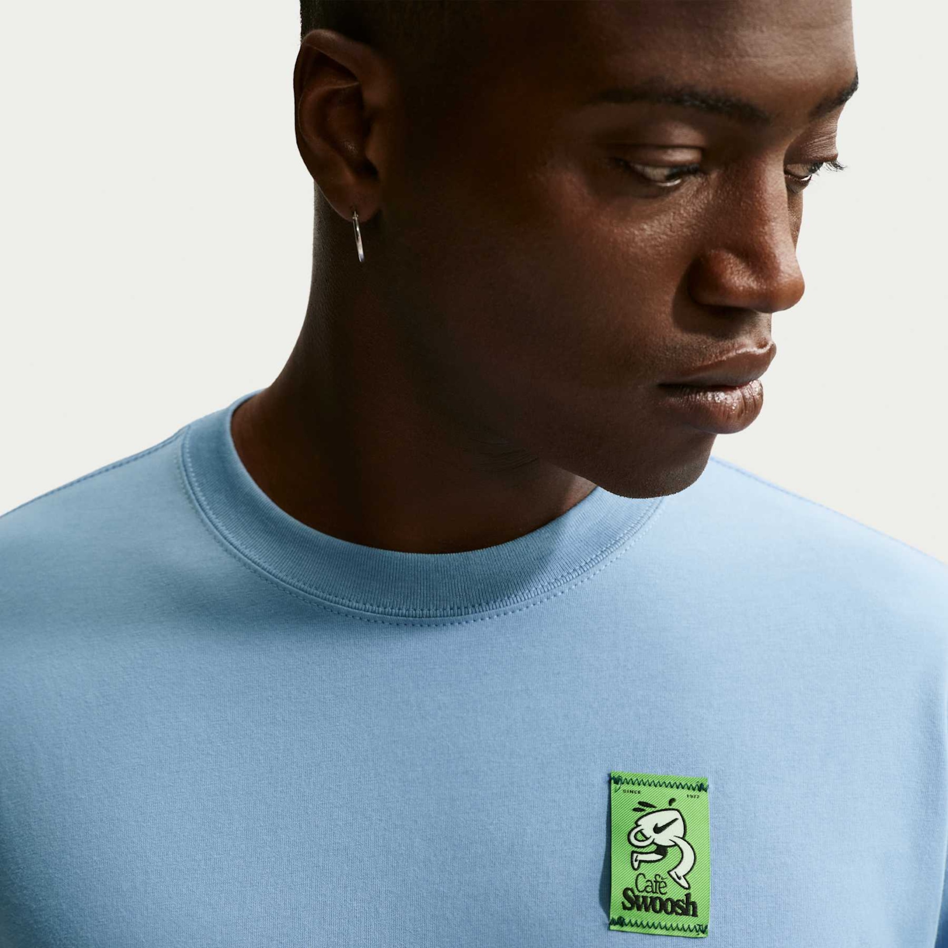 Camiseta Nike Sportswear Swoosh Masculina - Foto 3