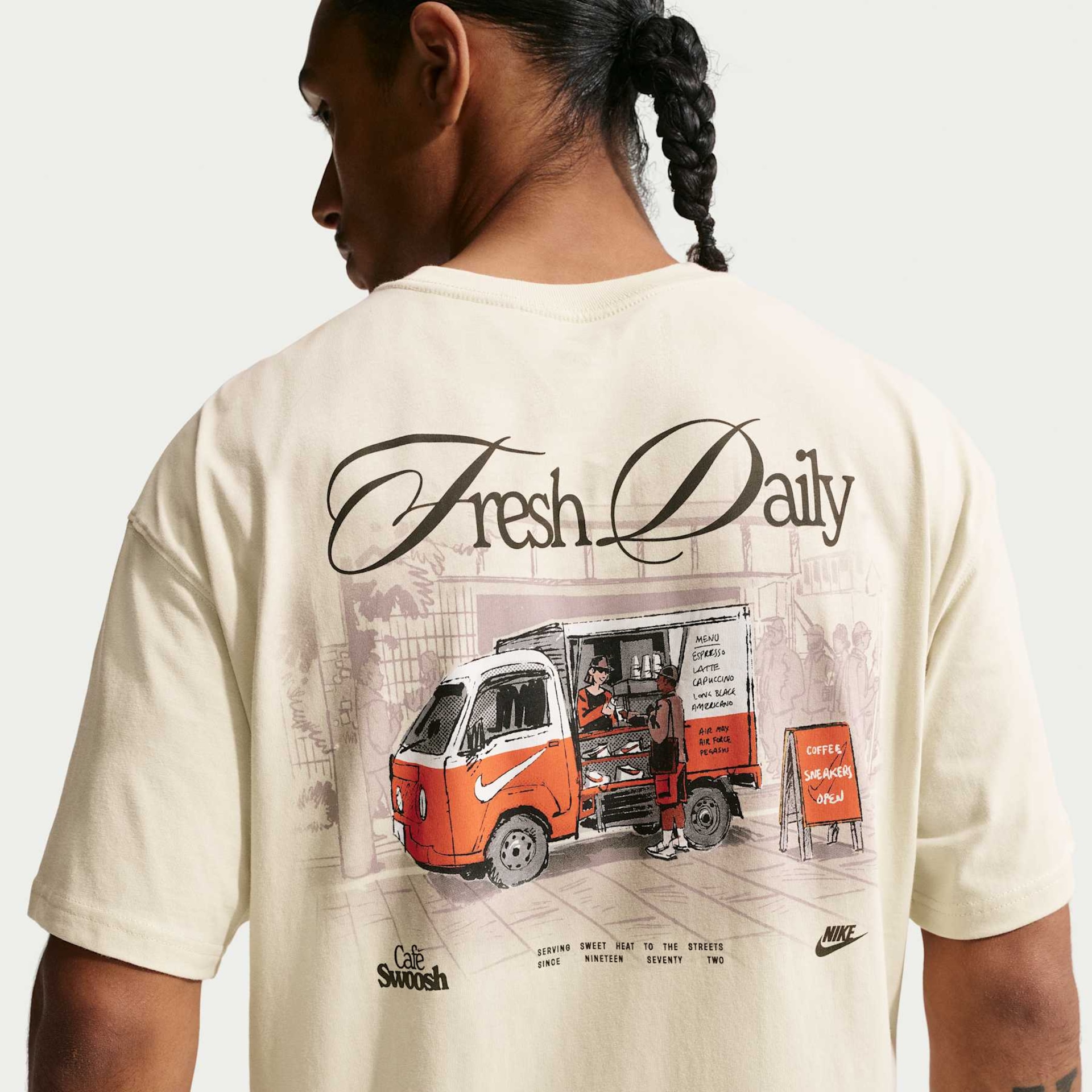 Camiseta Nike Sportswear Swoosh Masculina - Foto 2