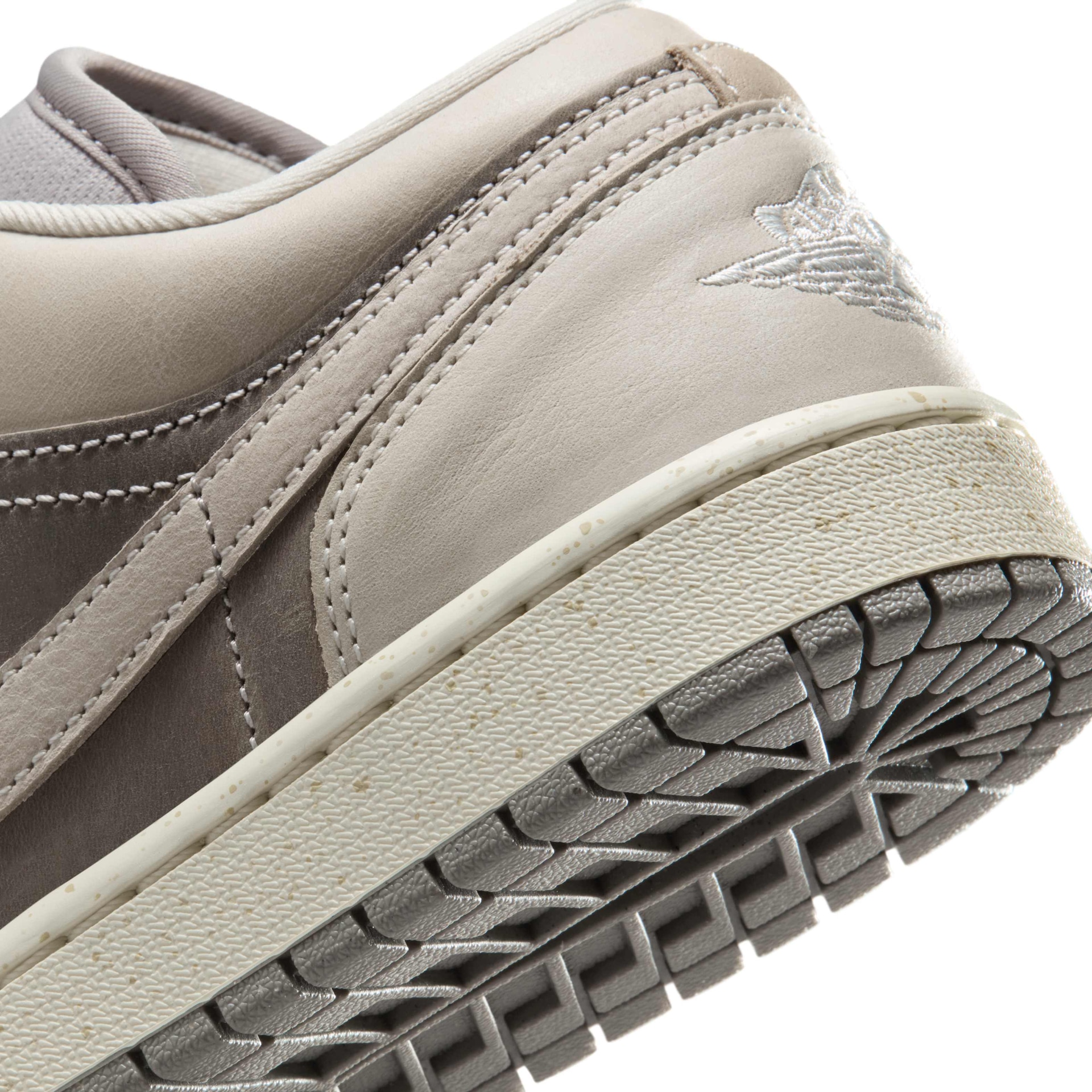 Tênis Air Jordan 1 Low SE Feminino - Foto 8