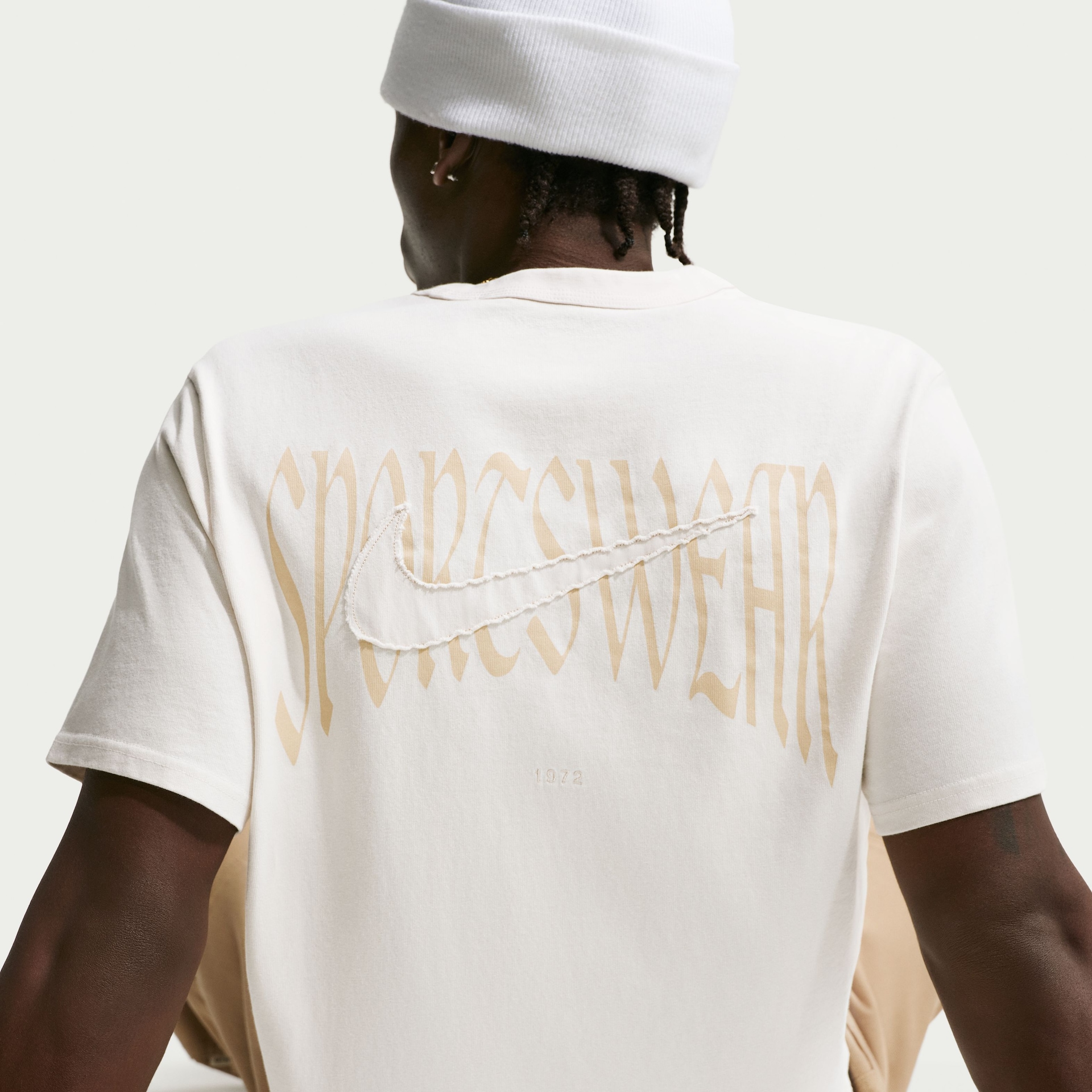 Camiseta Nike Sportswear Tailored Essentials Unissex - Foto 4