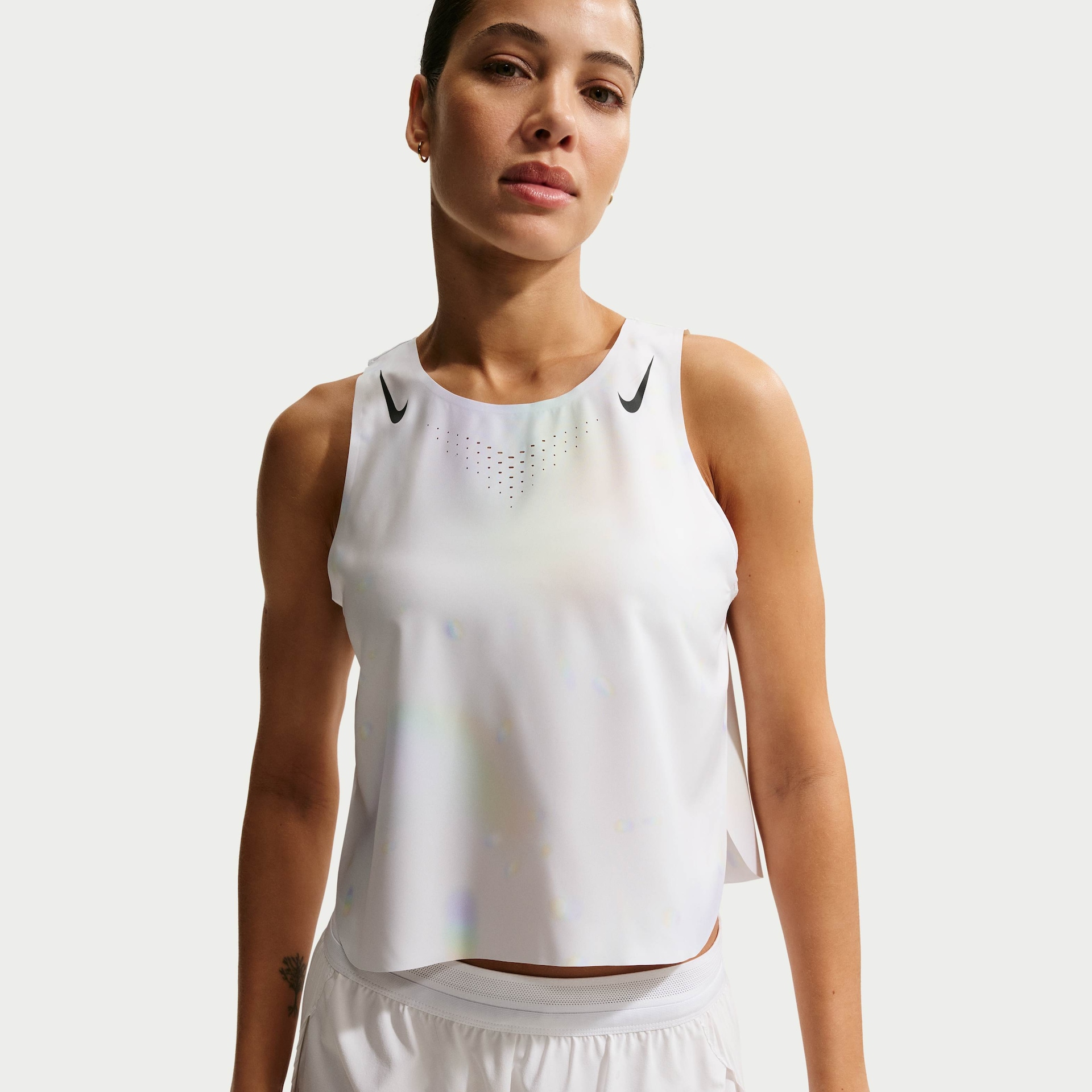 Imagem principal de Regata Dri-FIT Nike Aeroswift ADV Feminina