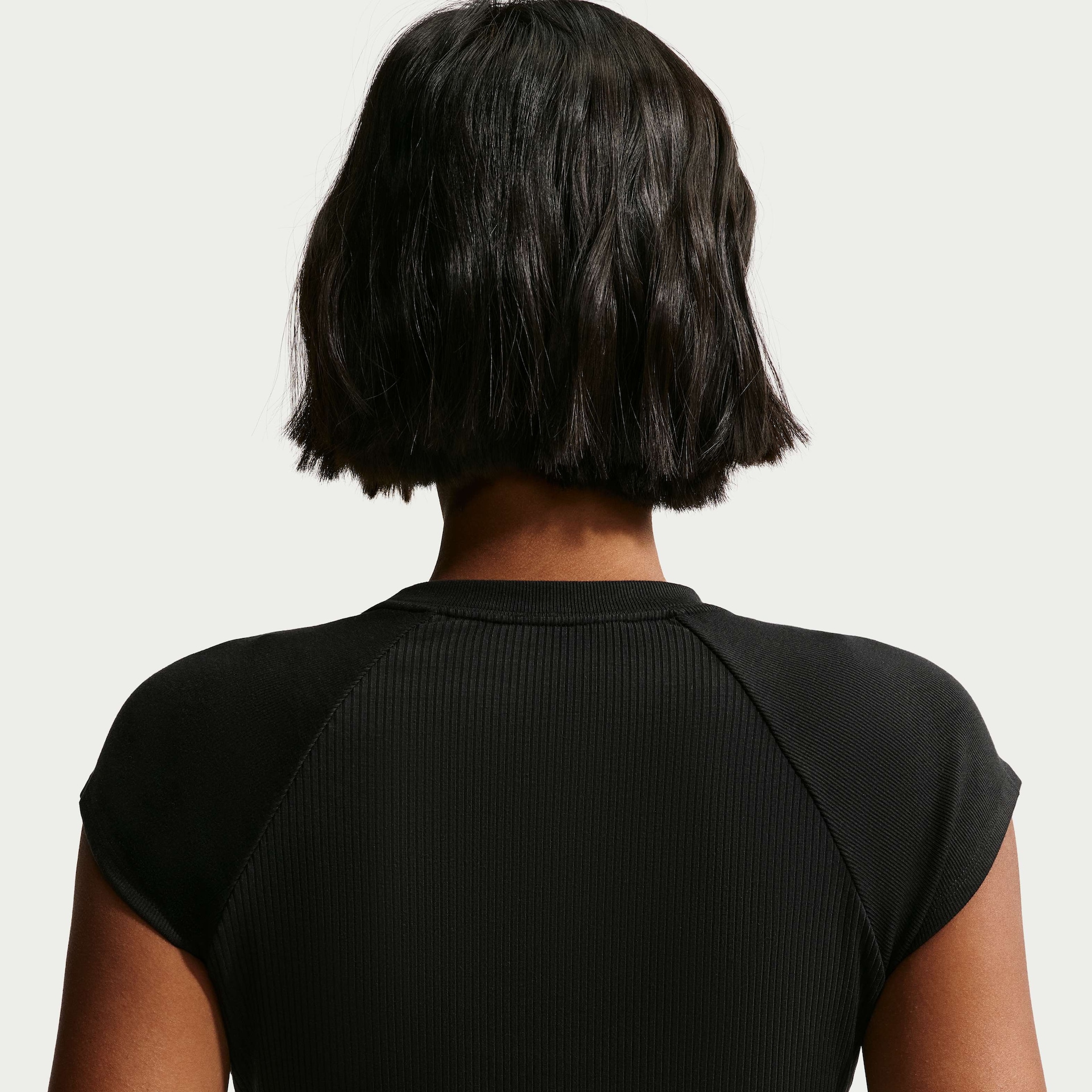 Camiseta Nike Sportswear Chill Knit Feminina - Foto 2