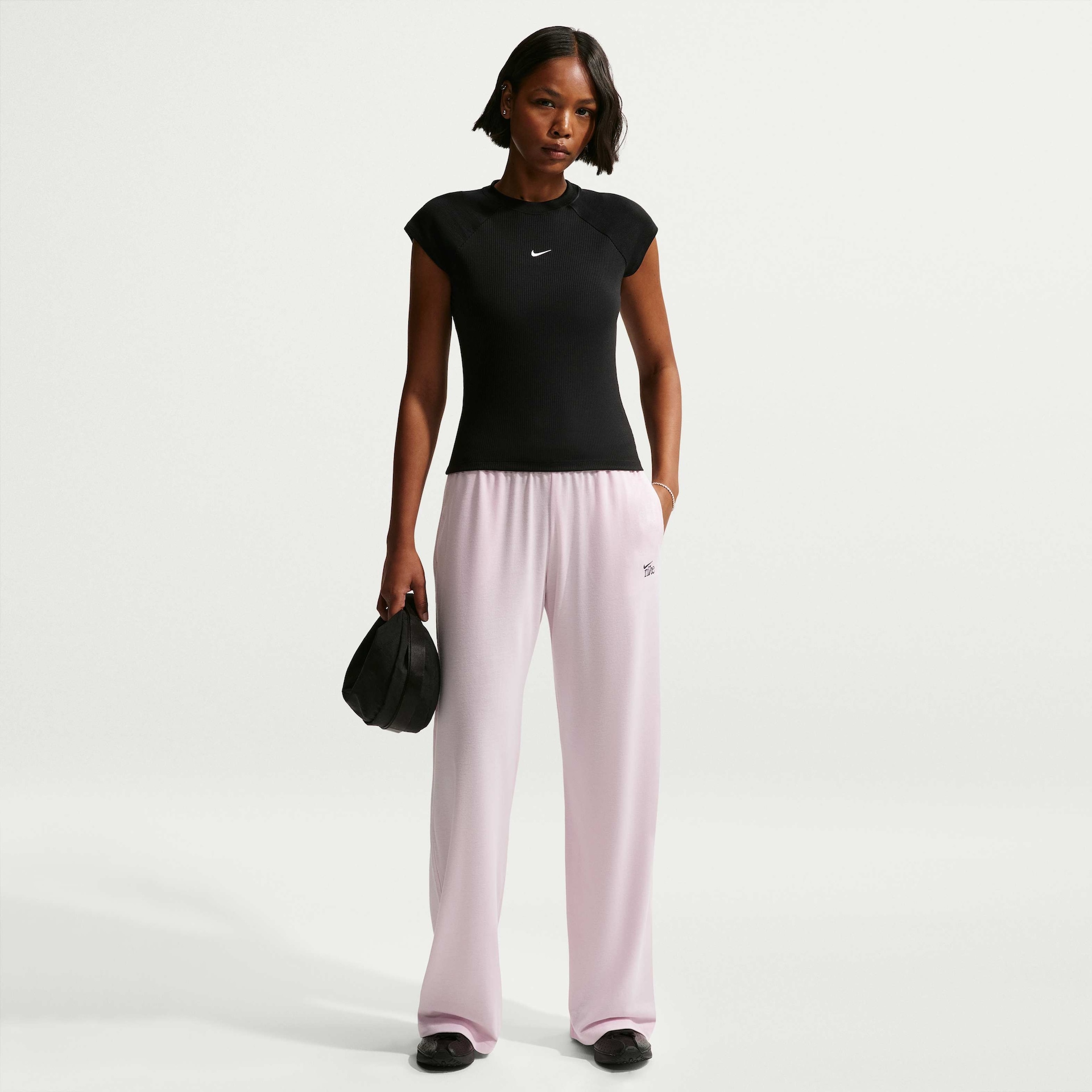 Camiseta Nike Sportswear Chill Knit Feminina - Foto 4