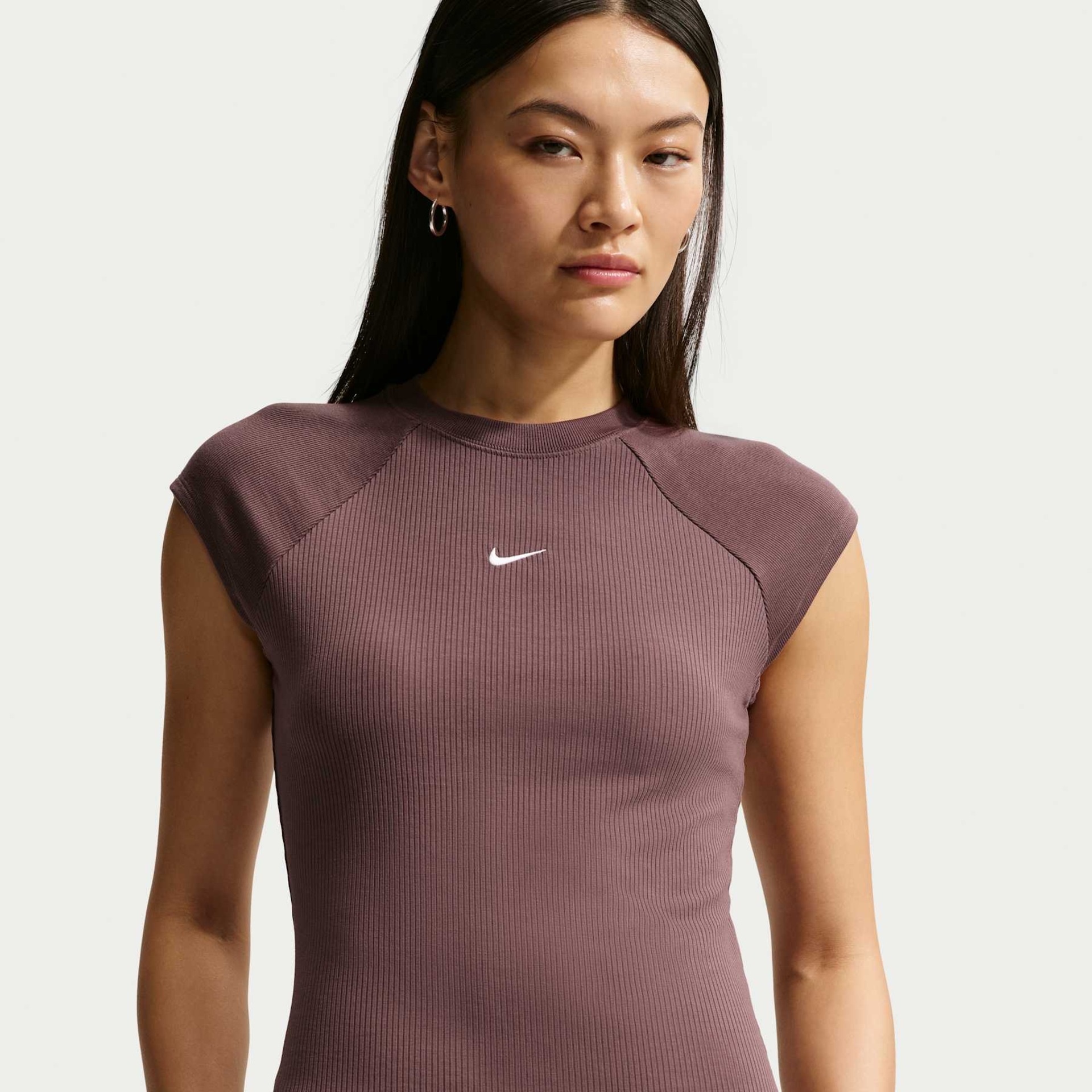 Camiseta Nike Sportswear Chill Knit Feminina - Foto 1