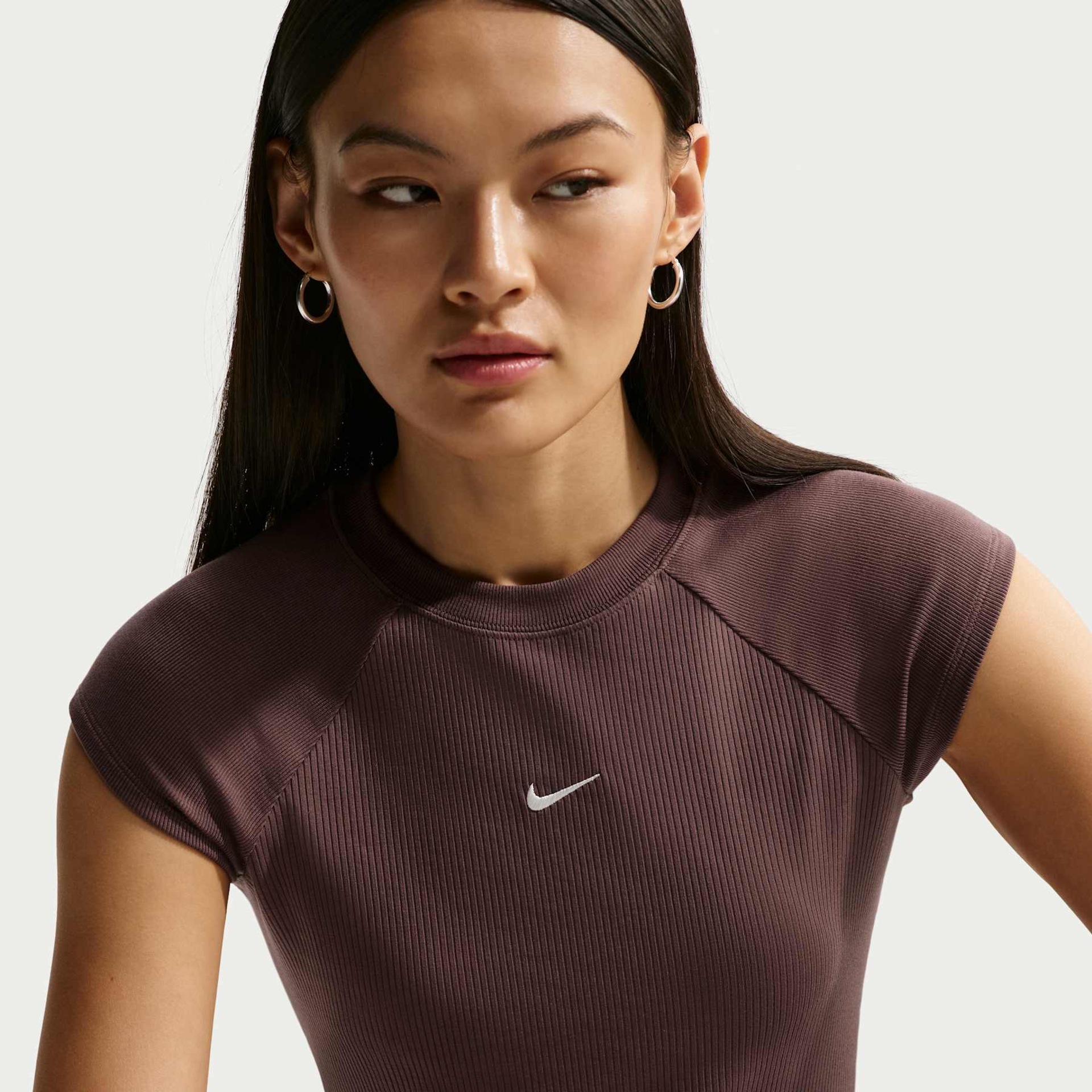 Camiseta Nike Sportswear Chill Knit Feminina - Foto 3