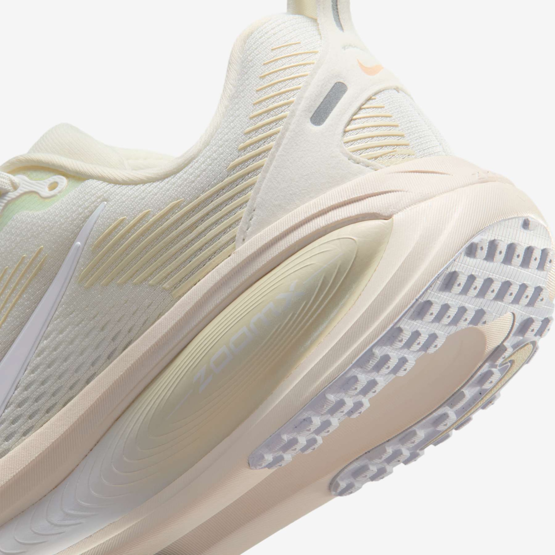 Tênis Nike Vomero 18 Feminino - Foto 8