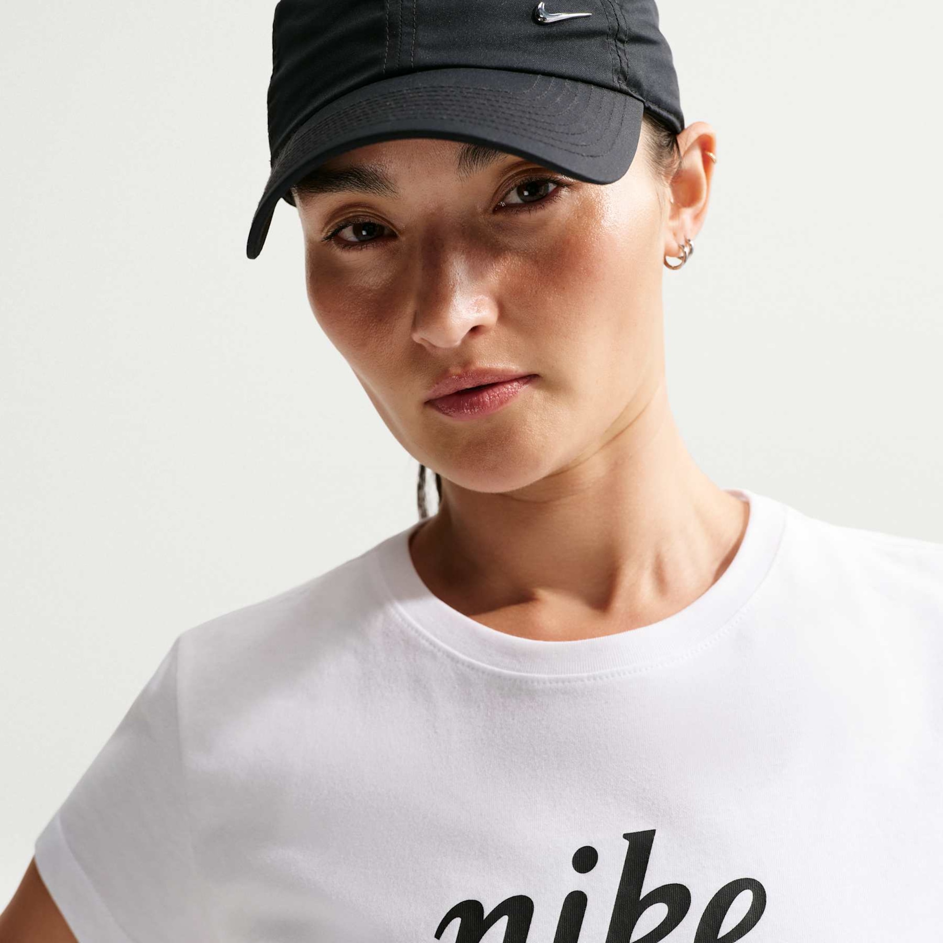 Camiseta Nike Sportswear Club Heritage Feminina - Foto 3
