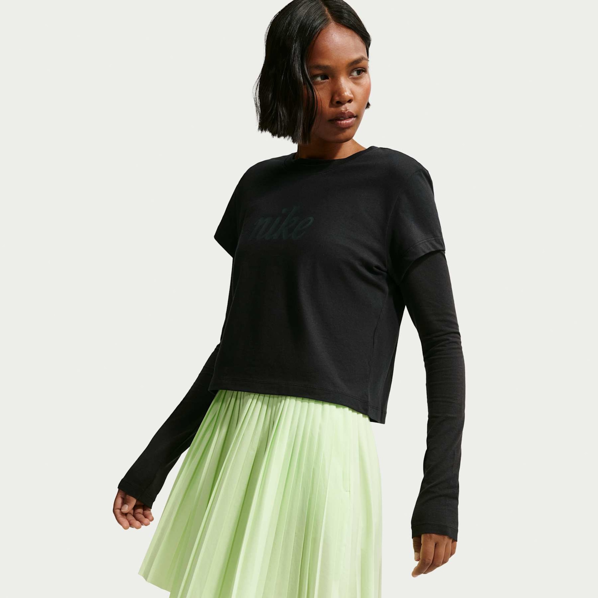 Camiseta Nike Sportswear Club Heritage Feminina - Foto 3