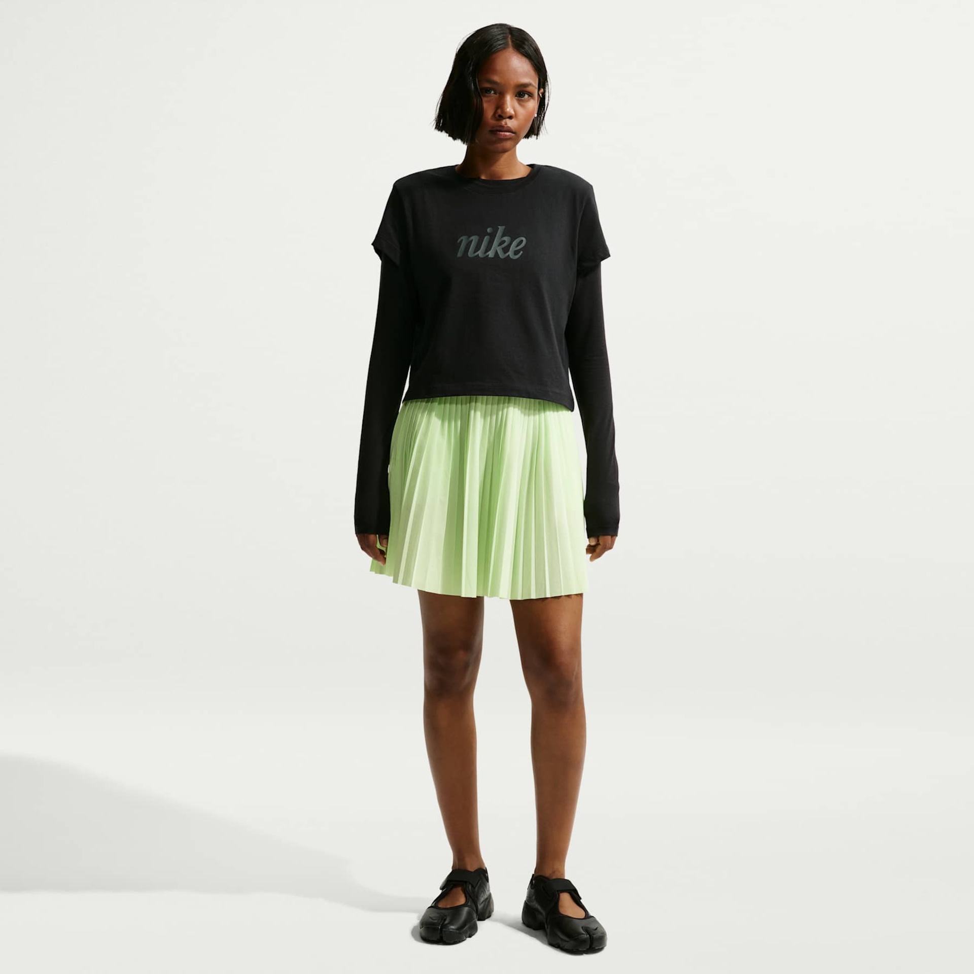 Camiseta Nike Sportswear Club Heritage Feminina - Foto 4