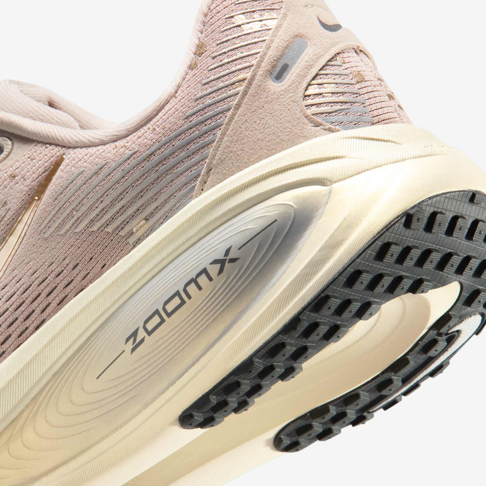 Tênis Nike Vomero 18 SE Feminino - Foto 8