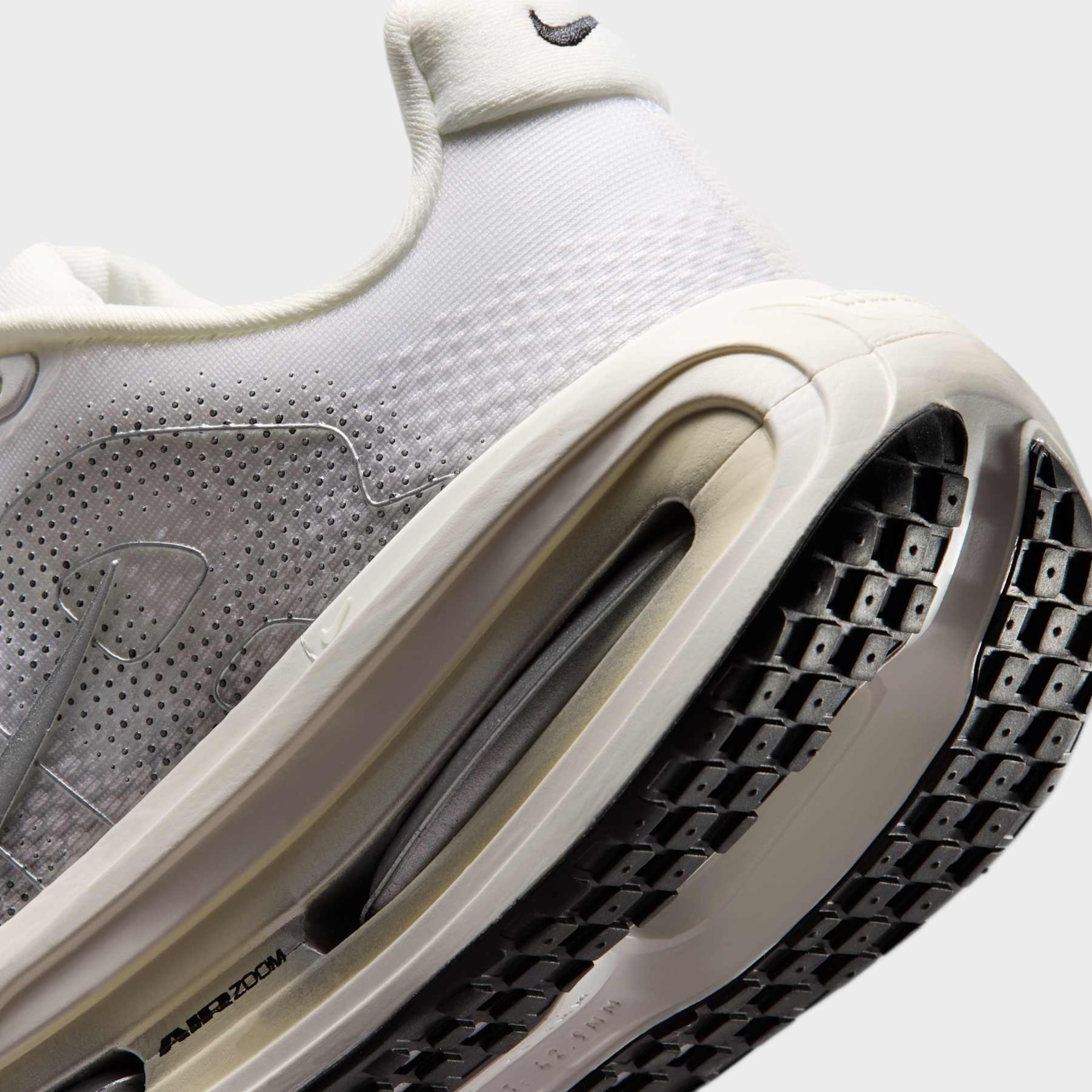 Tênis Nike Vomero Premium Feminino - Foto 8