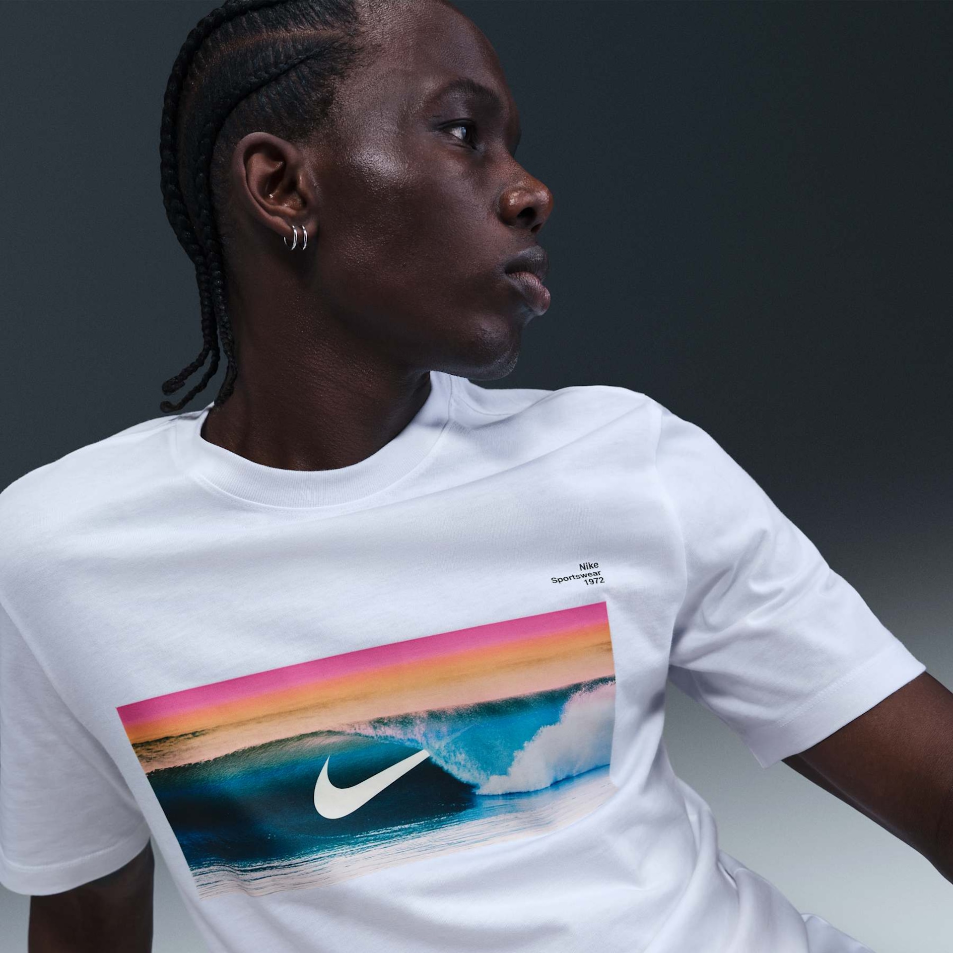Camiseta Nike Sportswear Photo Masculina - Foto 3