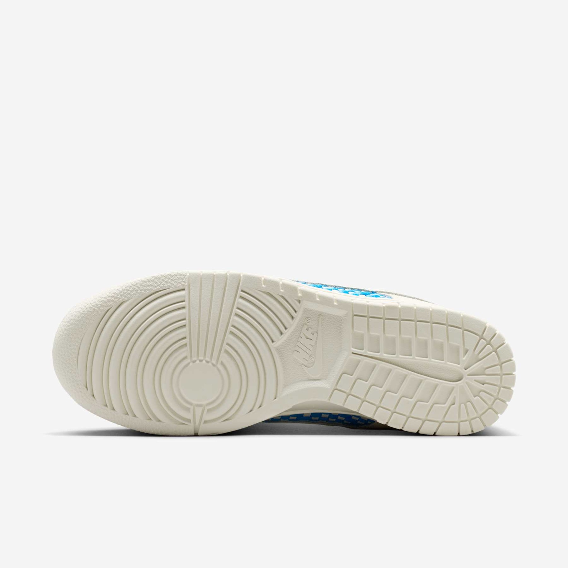 Tênis Nike Dunk Low Woven Feminino - Foto 2