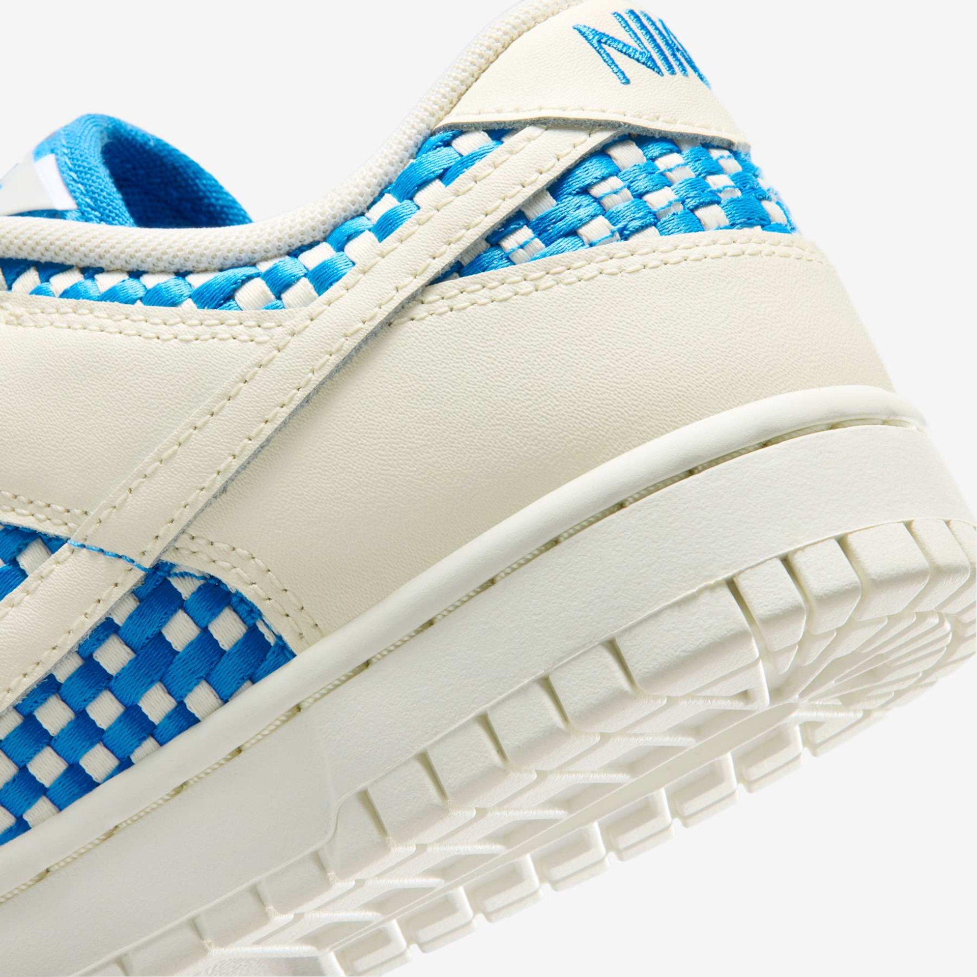 Tênis Nike Dunk Low Woven Feminino - Foto 8