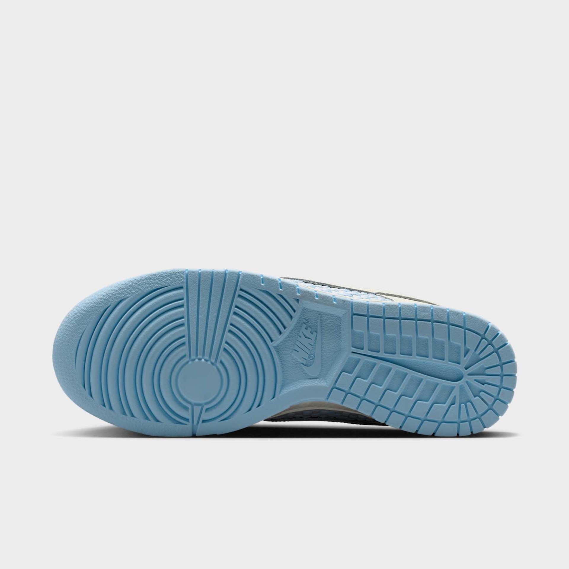 Tênis Nike Dunk Low Woven Feminino - Foto 2