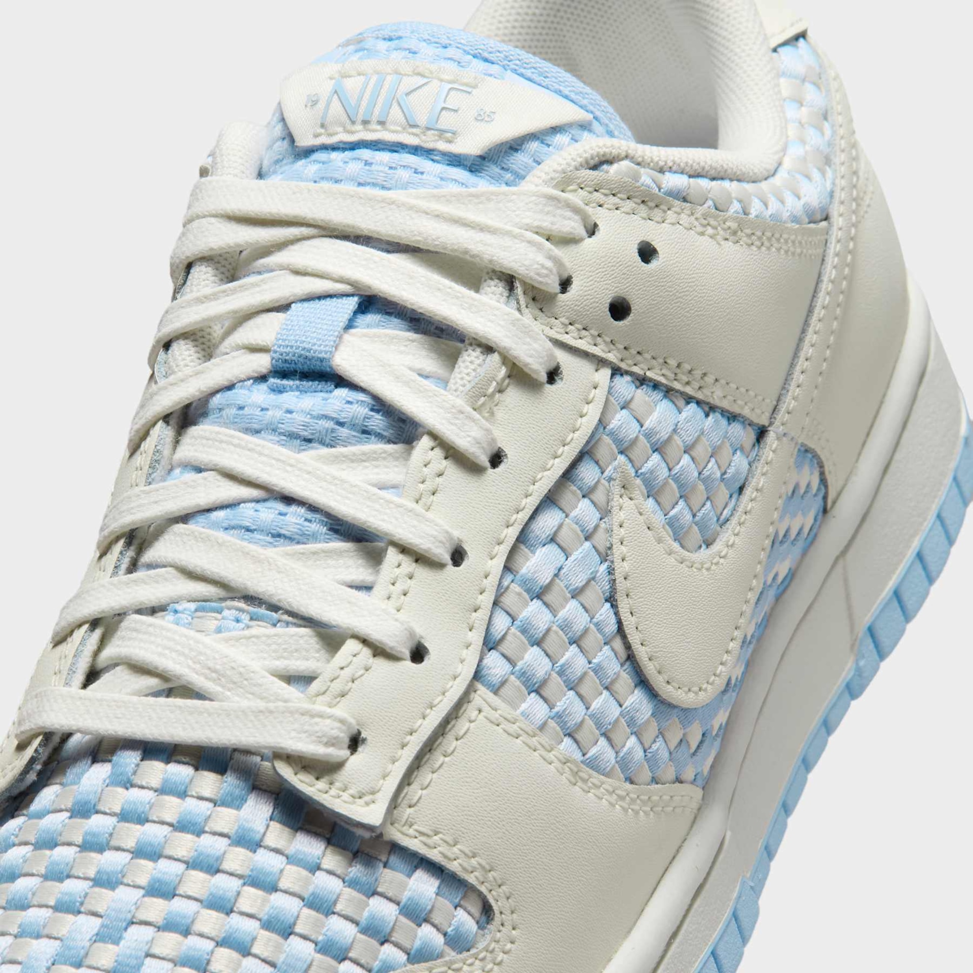 Tênis Nike Dunk Low Woven Feminino - Foto 7