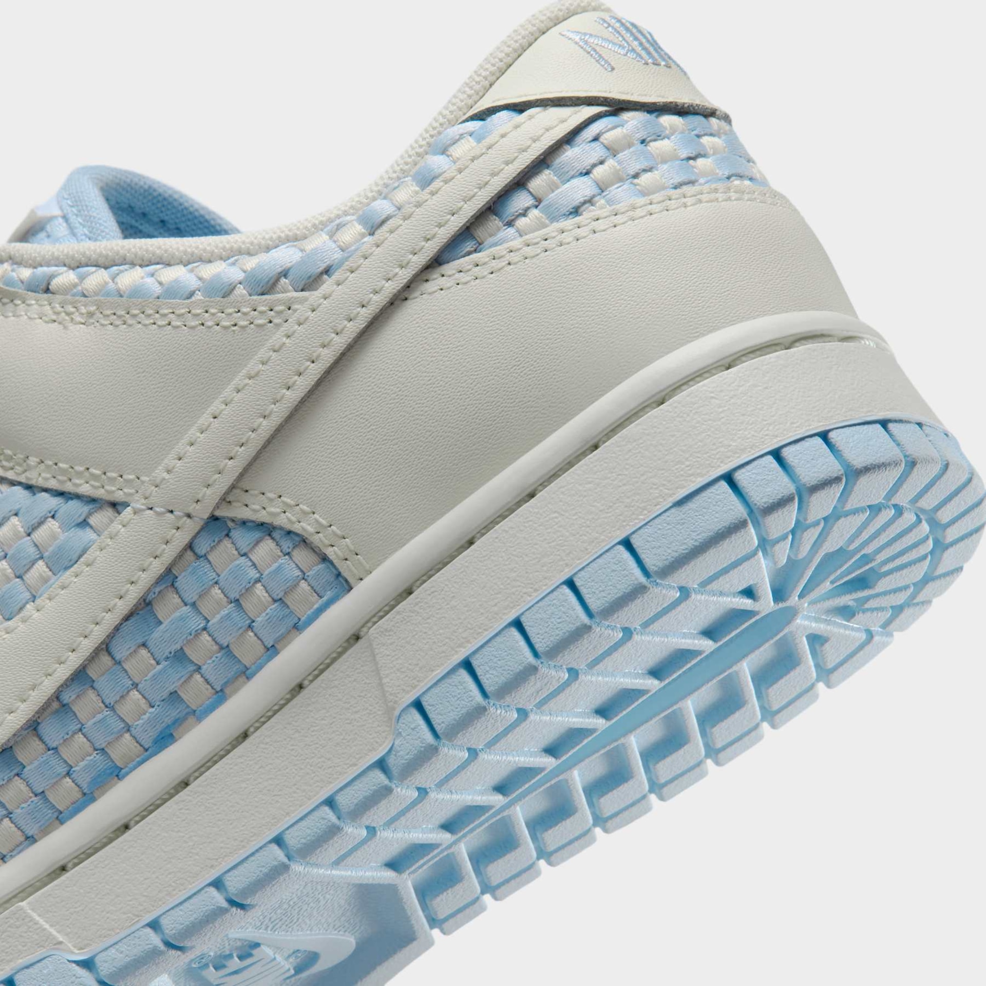 Tênis Nike Dunk Low Woven Feminino - Foto 8