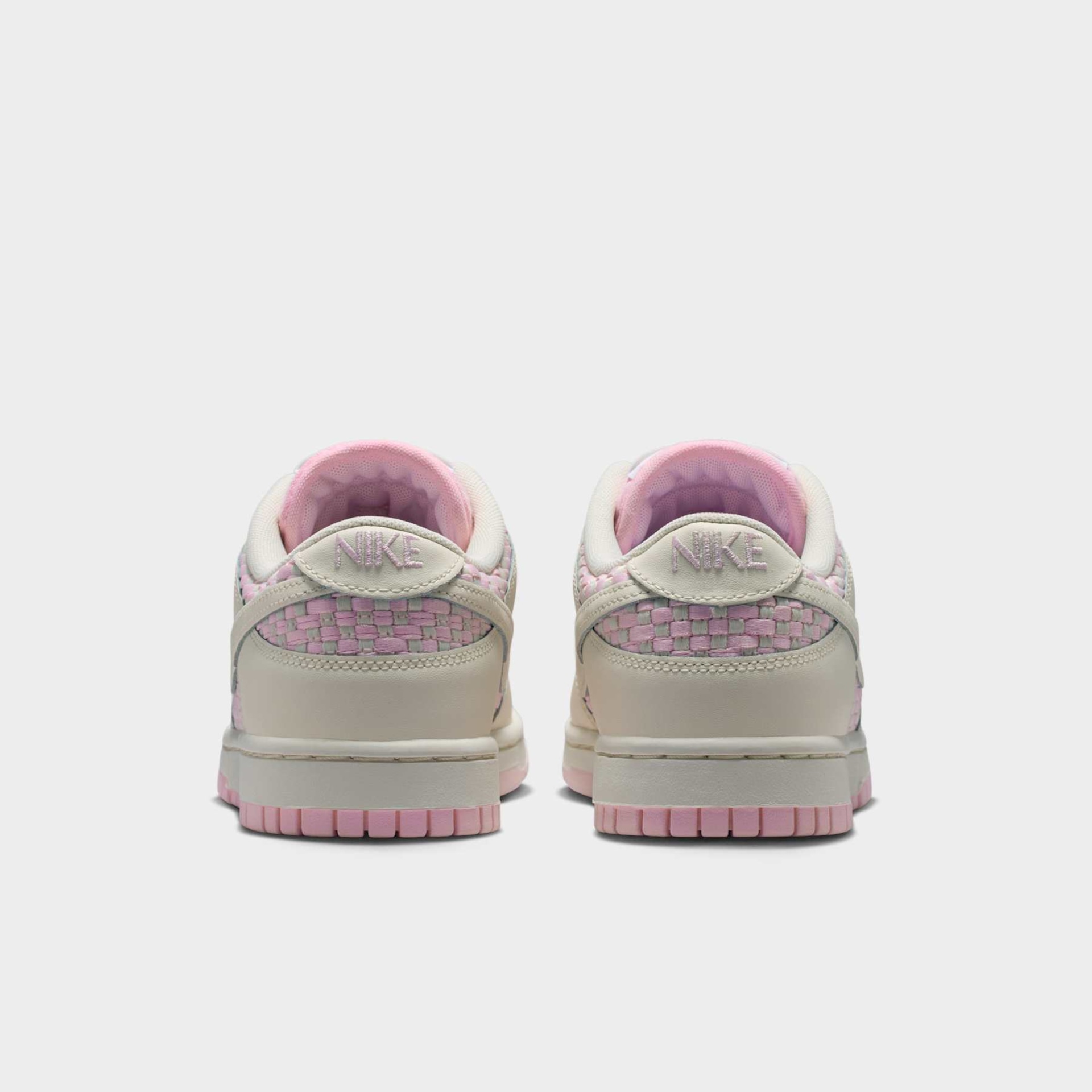 Tênis Nike Dunk Low Woven Feminino - Foto 6