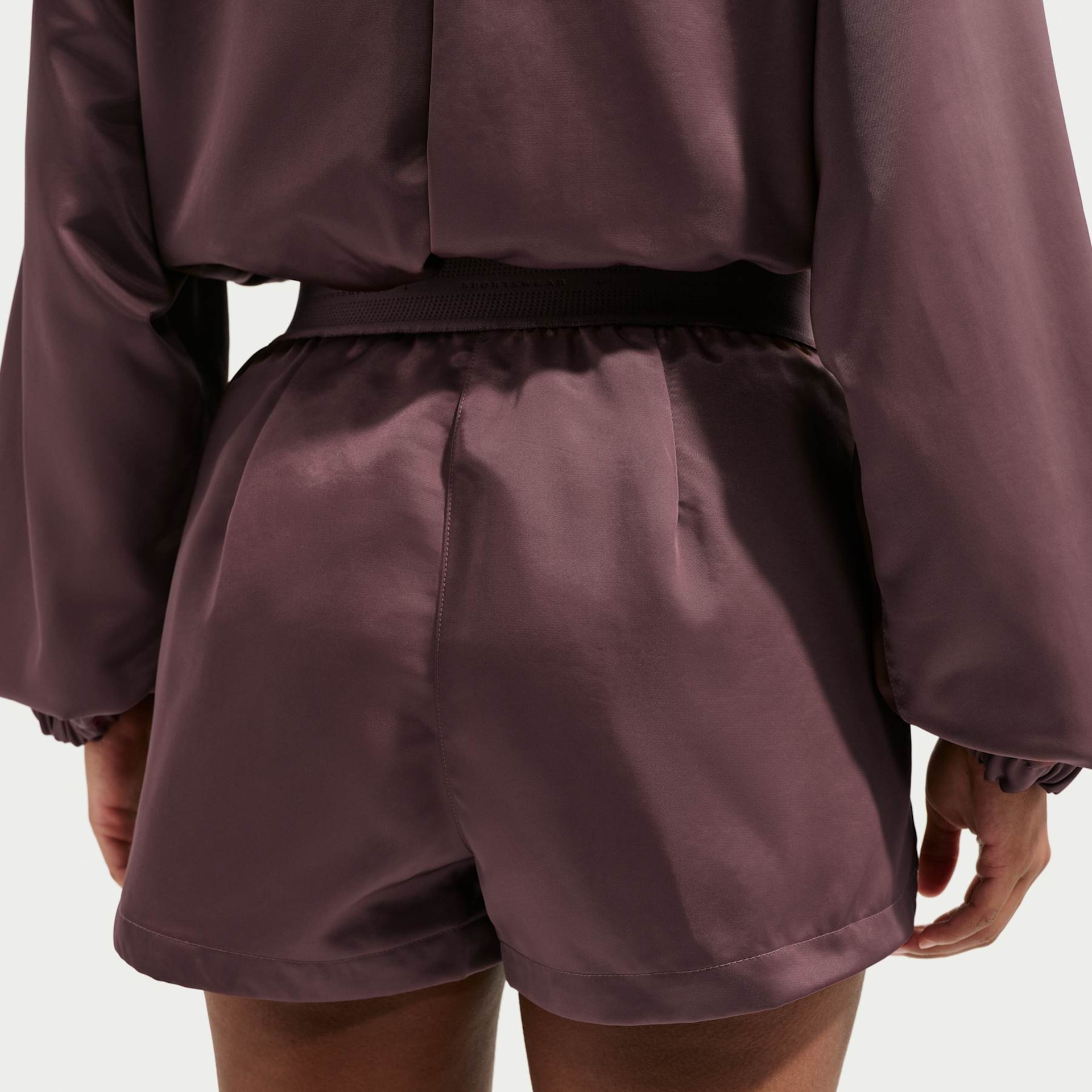 Shorts Nike Sportswear Satin High-Rise Feminino - Foto 3
