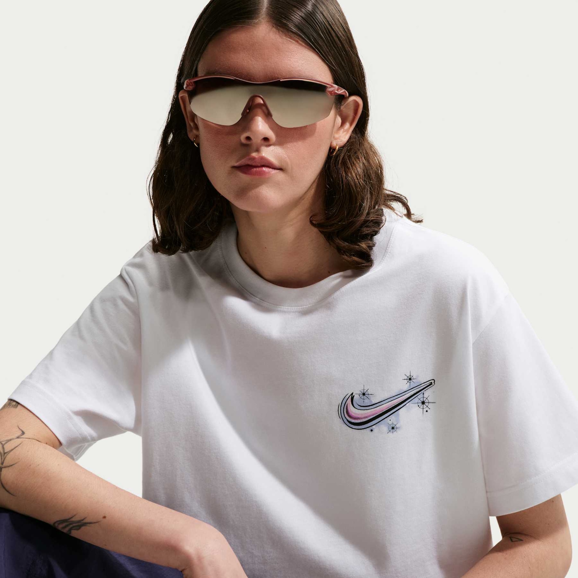 Camiseta Nike Sportswear Classic Airbrush Feminina - Foto 1