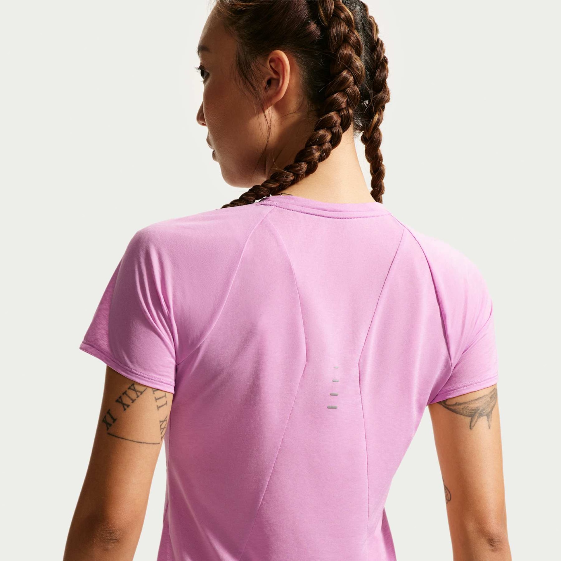 Camiseta Nike Swift Feminina - Foto 4