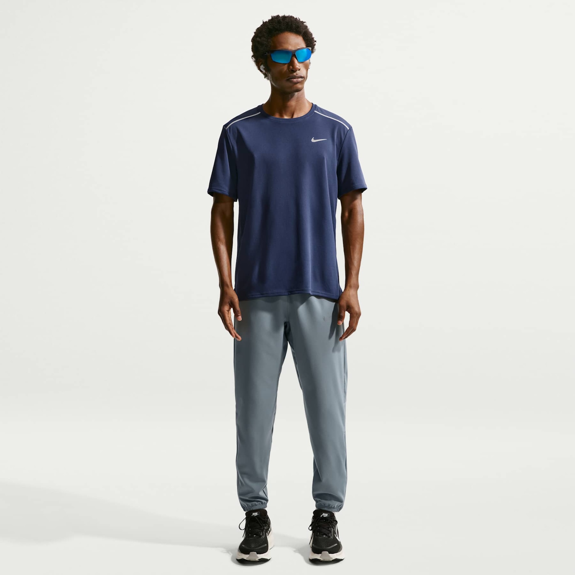 Camiseta Dri-FIT Nike UV Miler Masculina - Foto 4