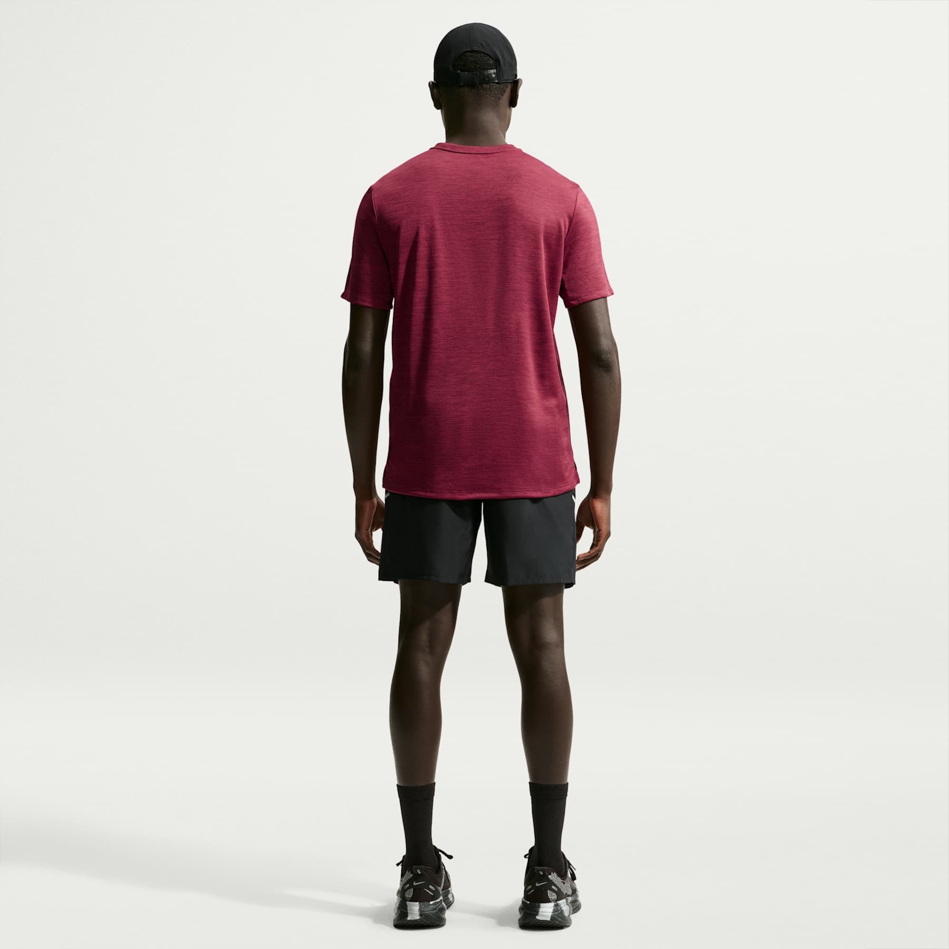 Camiseta Dri-FIT Nike UV Miler Masculina - Foto 5