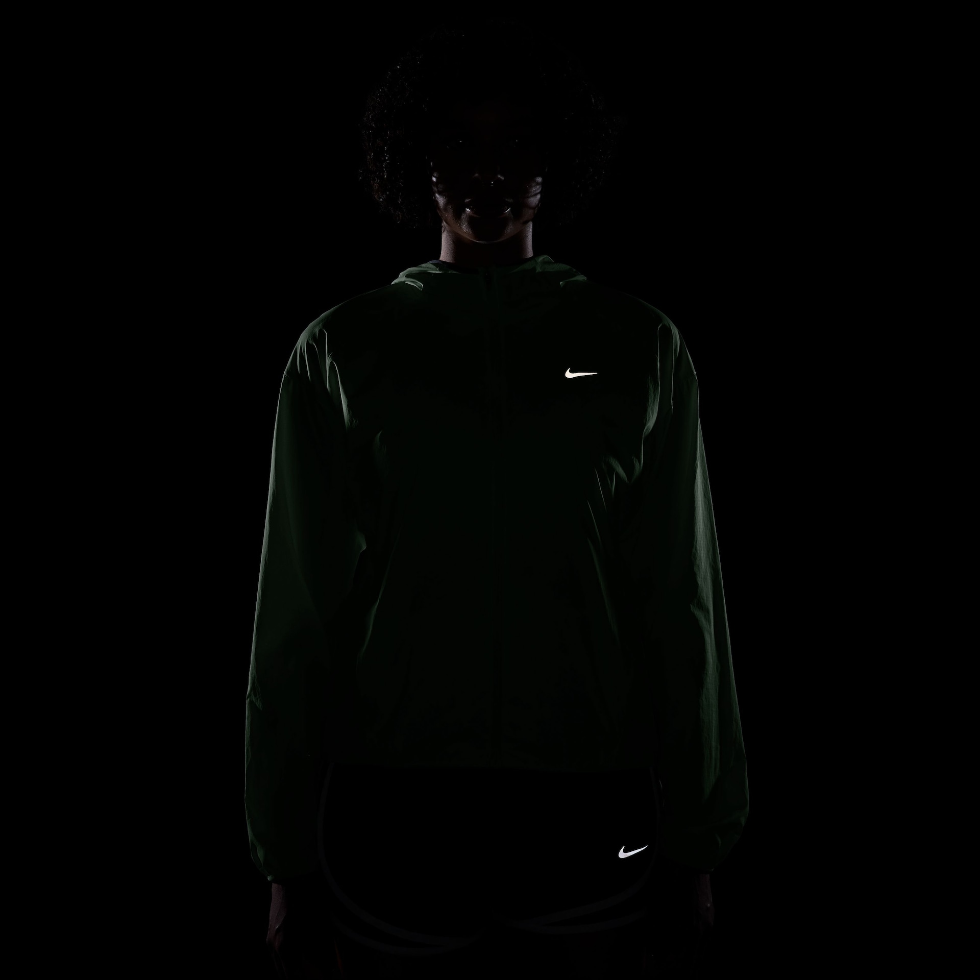 Jaqueta Nike Tempo UV Light Feminina - Foto 4
