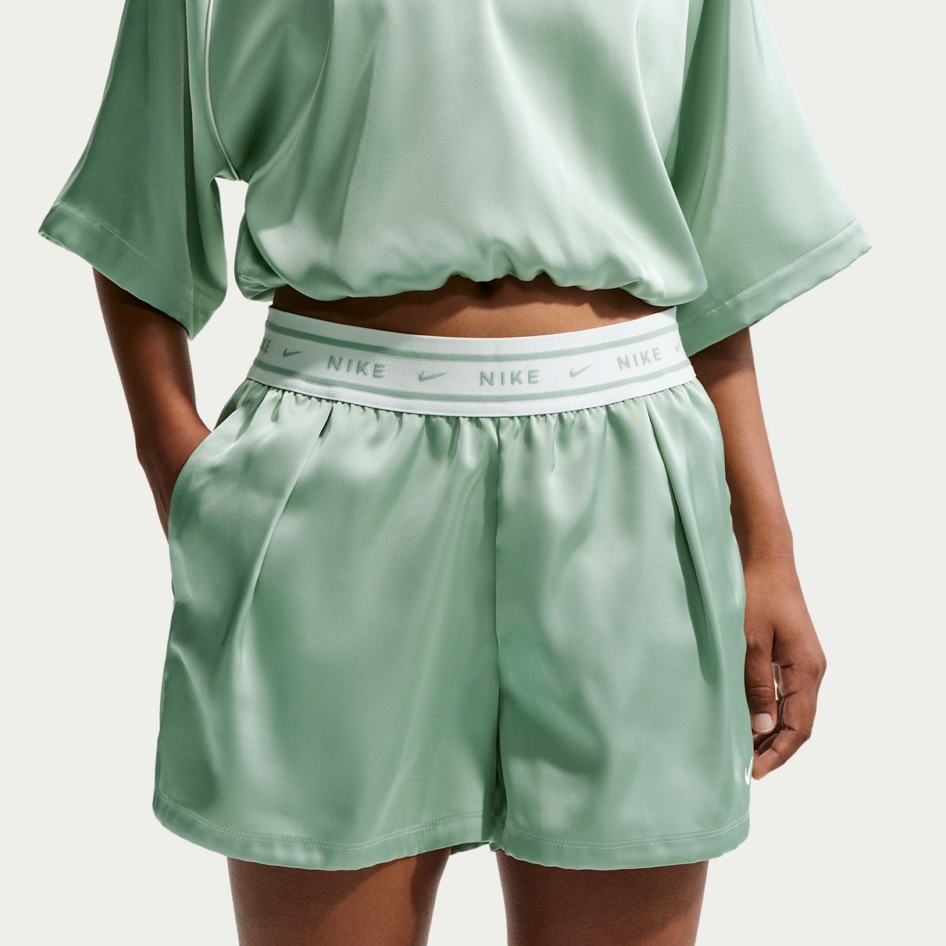Shorts Nike Sportswear Woven Feminino - Foto 2