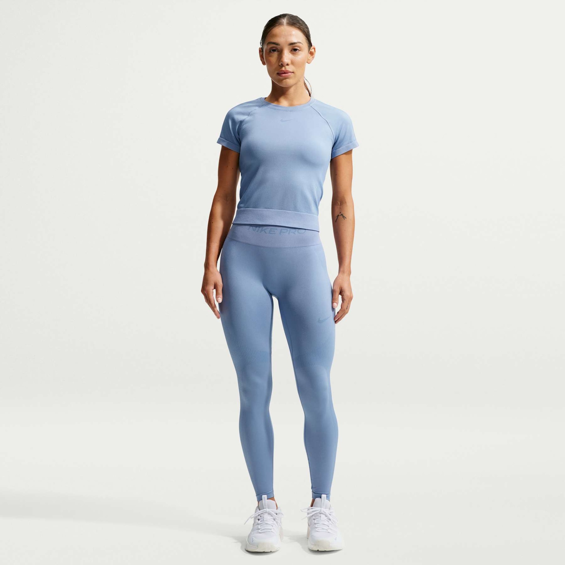 Camiseta Dri-FIT Nike Pro Seamless Feminina - Foto 4