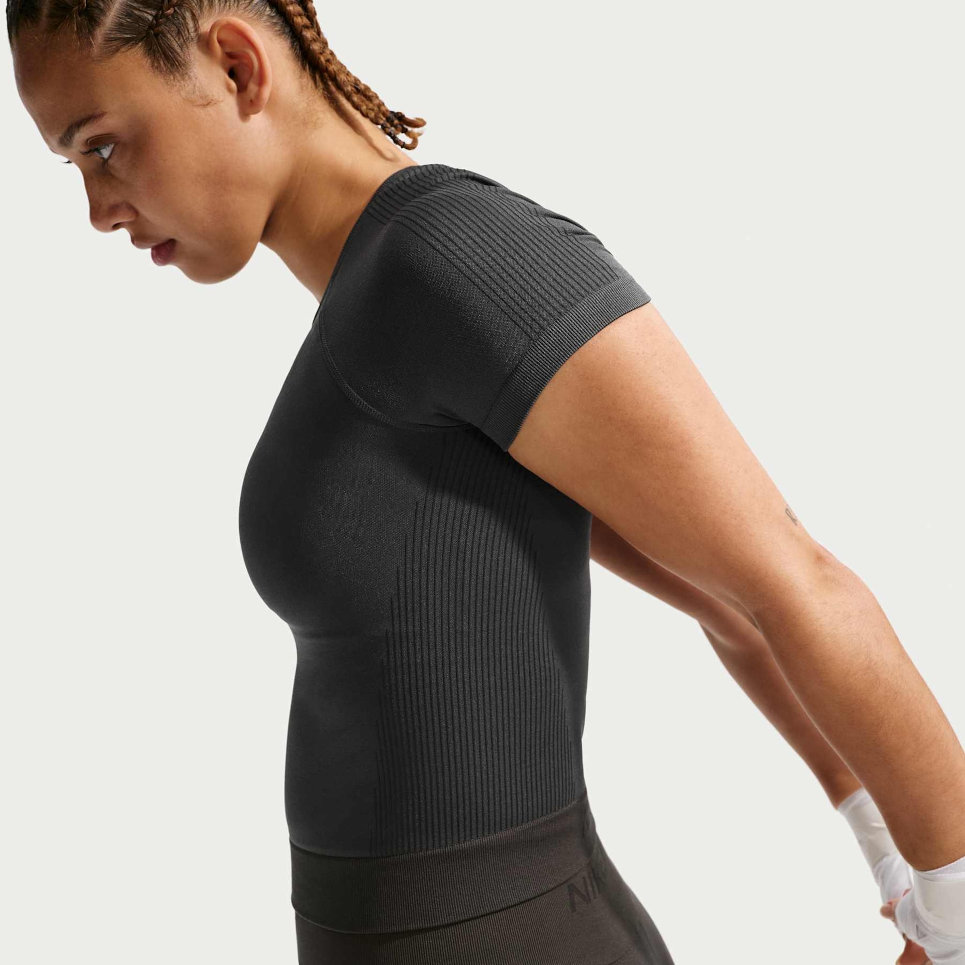 Camiseta Dri-FIT Nike Pro Slim Feminina - Foto 3