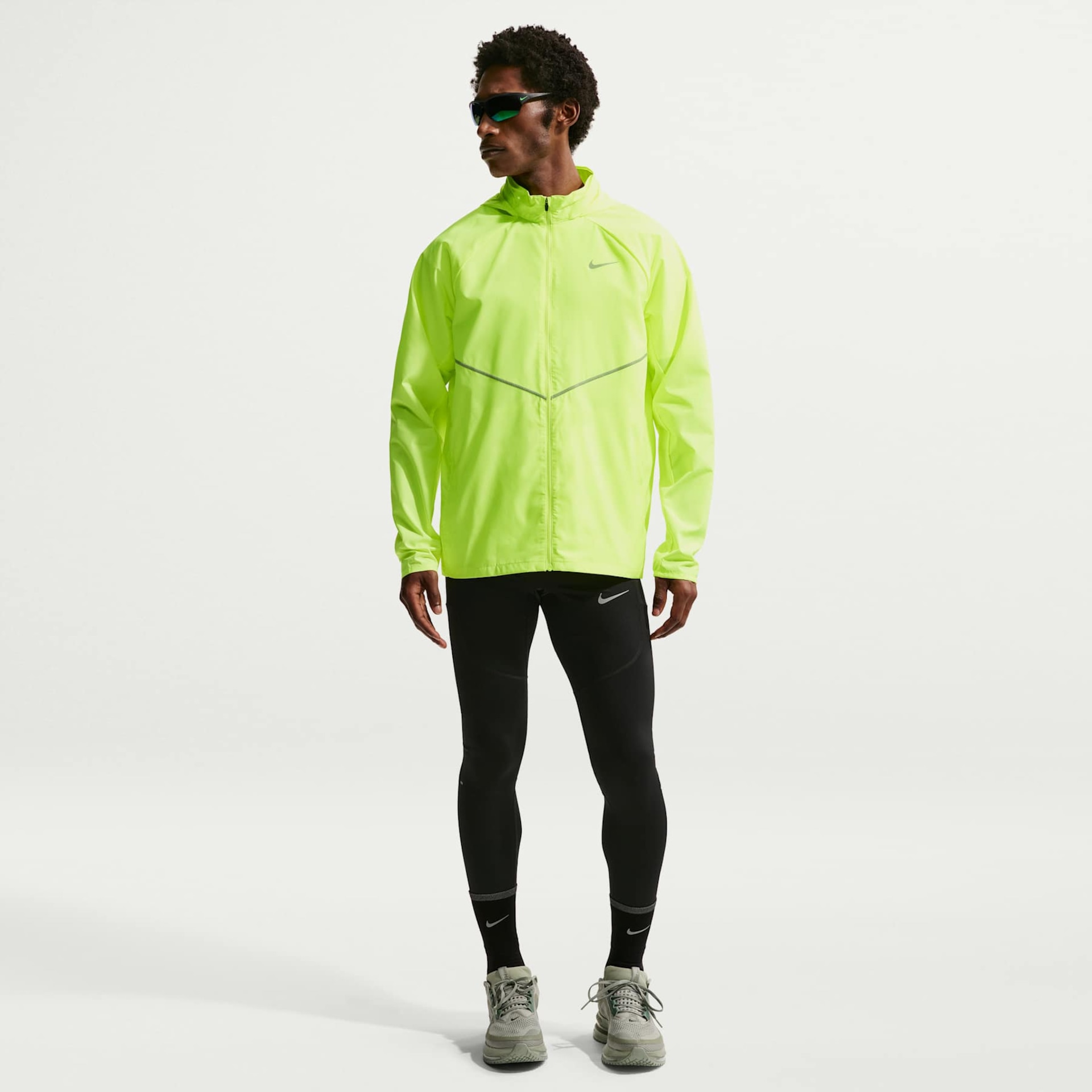 Jaqueta Nike UV Repel Miler Masculina - Foto 4