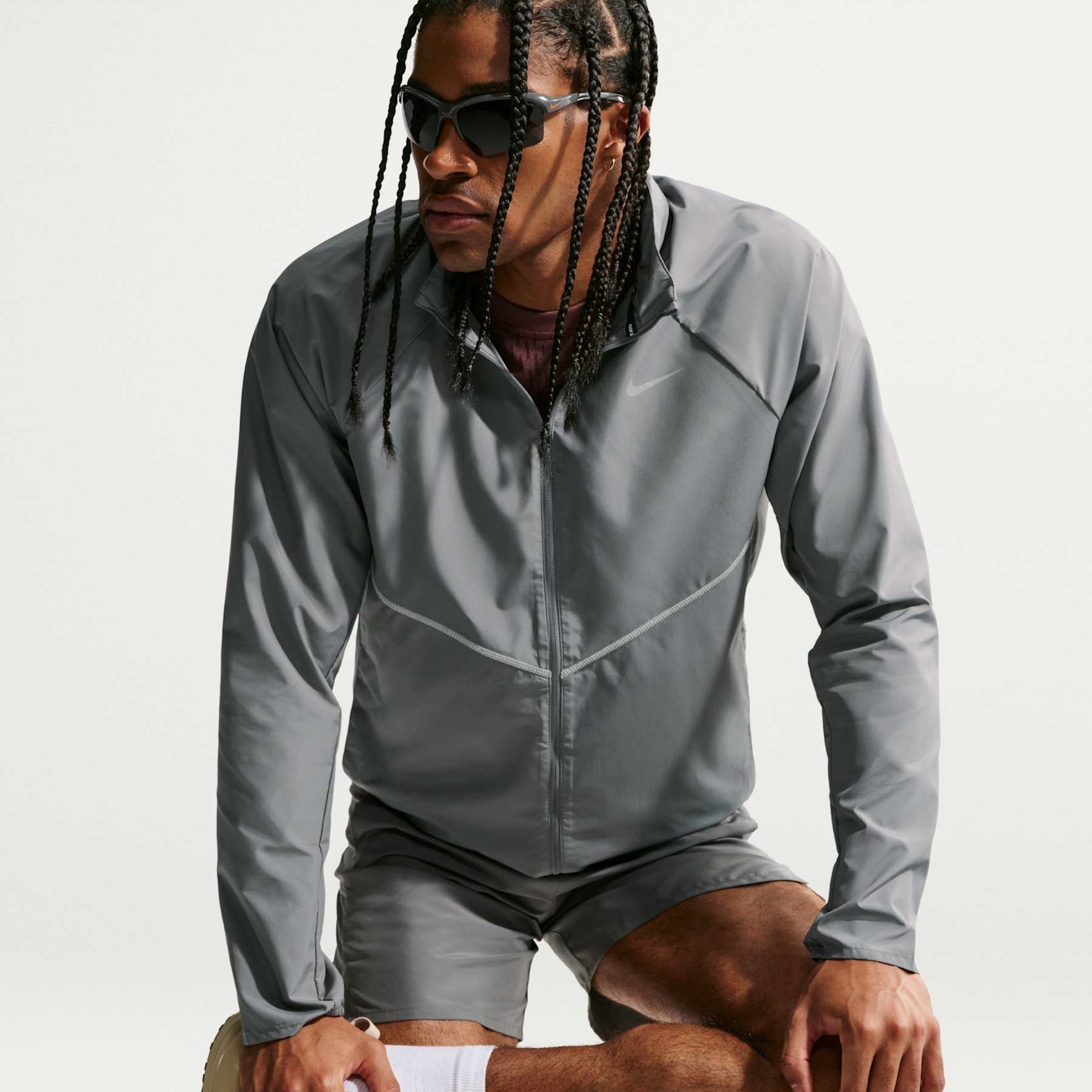 Jaqueta Nike UV Repel Miler Masculina - Foto 3