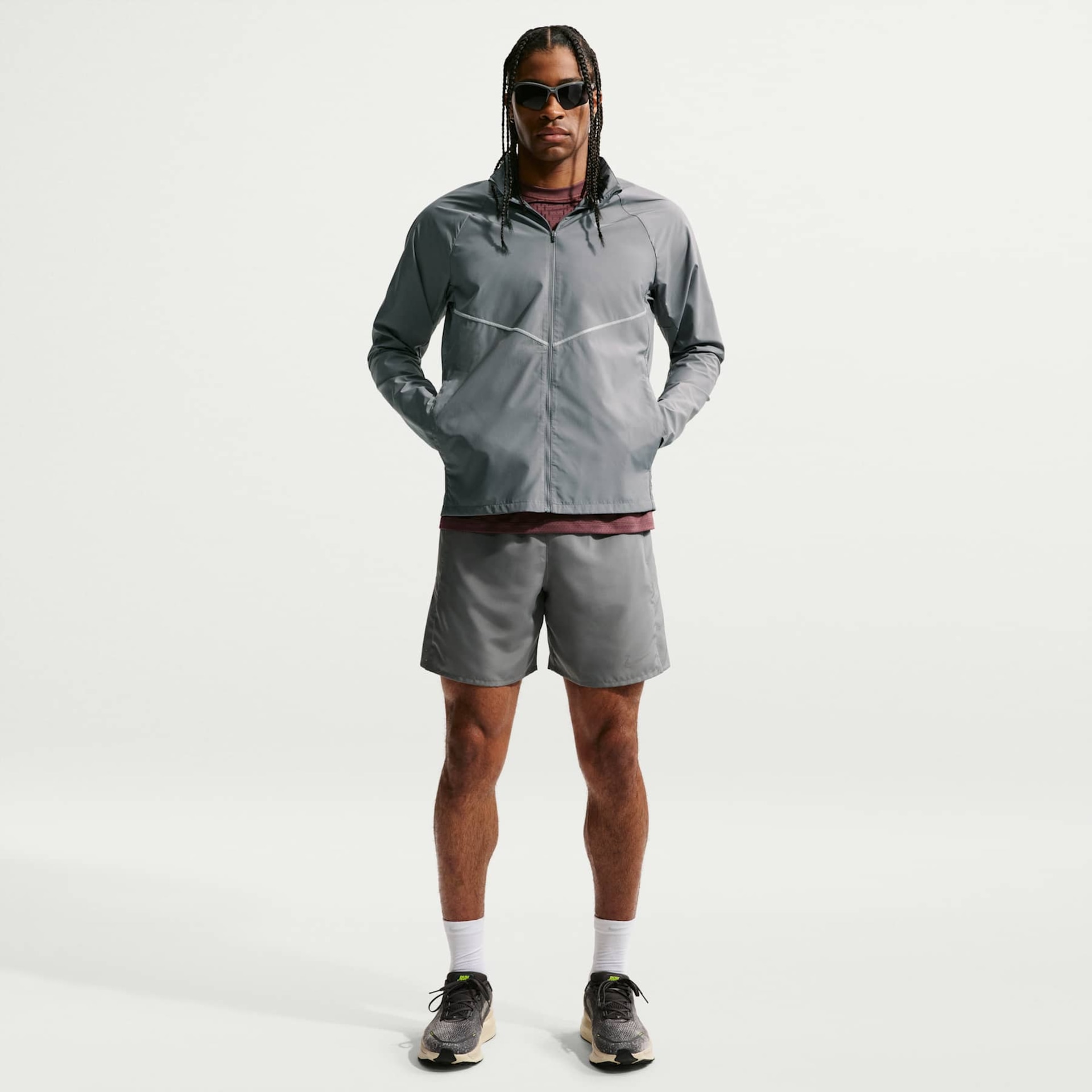 Jaqueta Nike UV Repel Miler Masculina - Foto 4