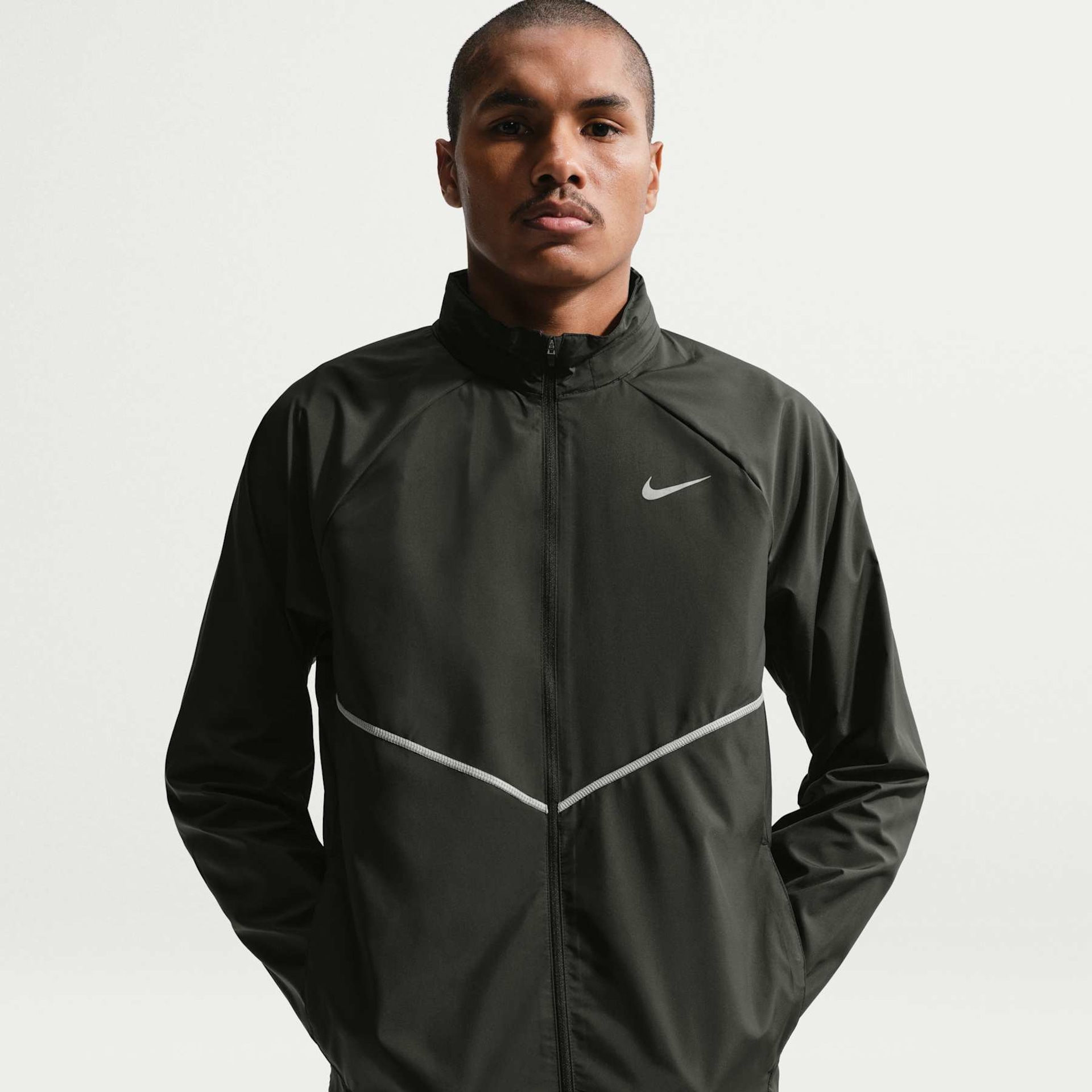 Jaqueta Nike UV Repel Miler Masculina - Foto 1
