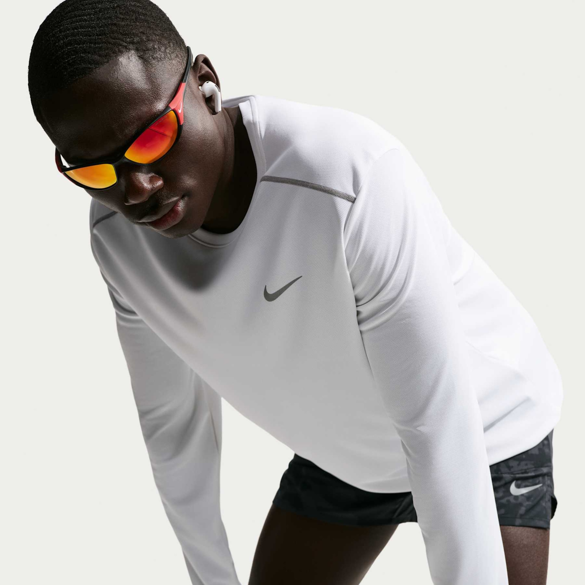 Camiseta Dri-FIT Nike Manga Longa UV Miler Masculina - Foto 3